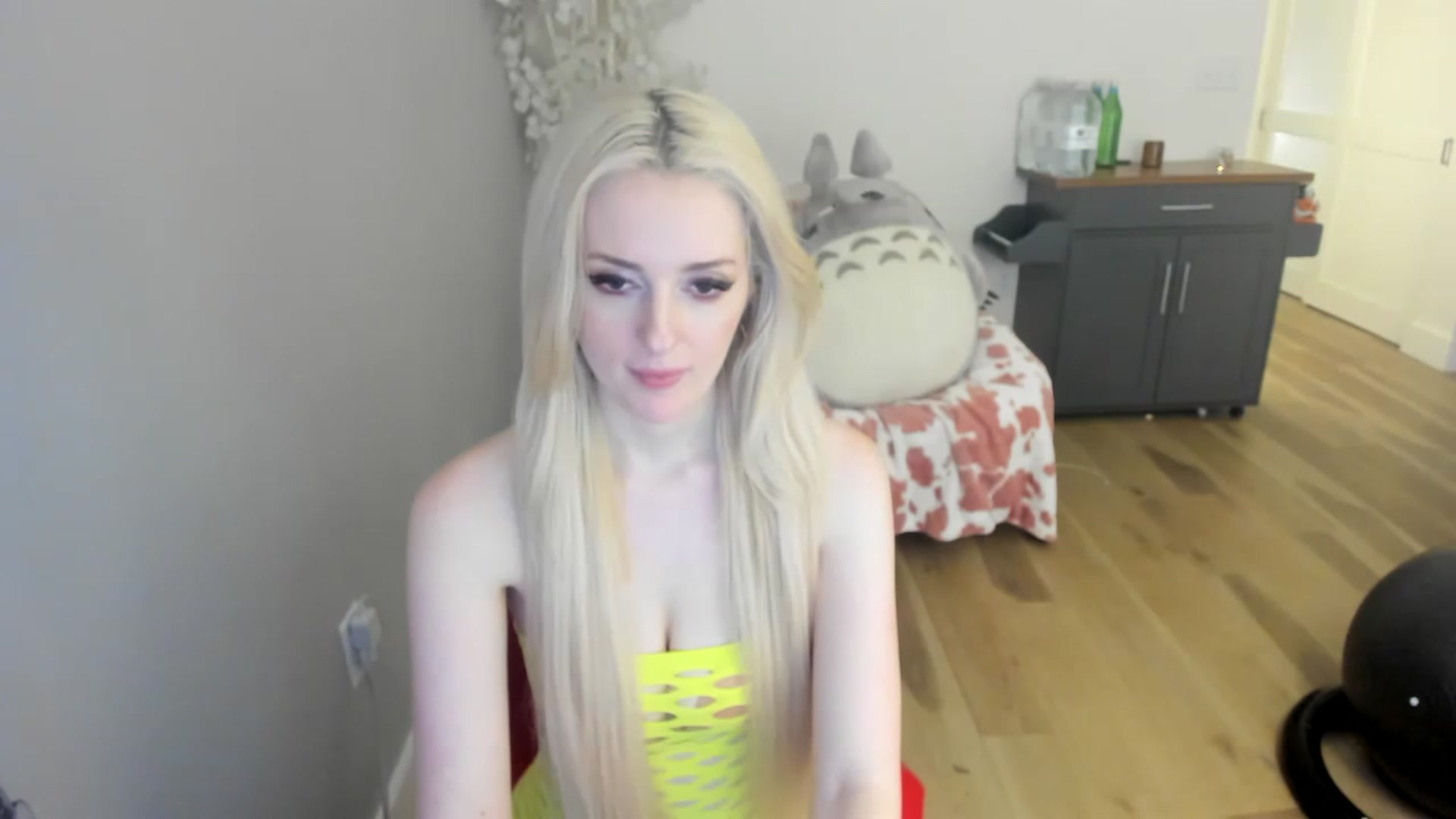 Gallery image thumbnail from DommeMilk's myfreecams stream on, 12/18/2022, 15:03 image 8 of 20