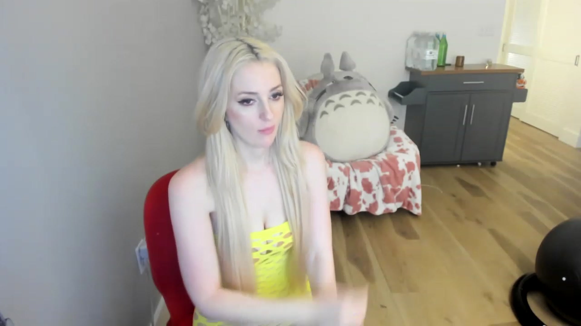 Gallery image thumbnail from DommeMilk's myfreecams stream on, 12/18/2022, 15:03 image 16 of 20
