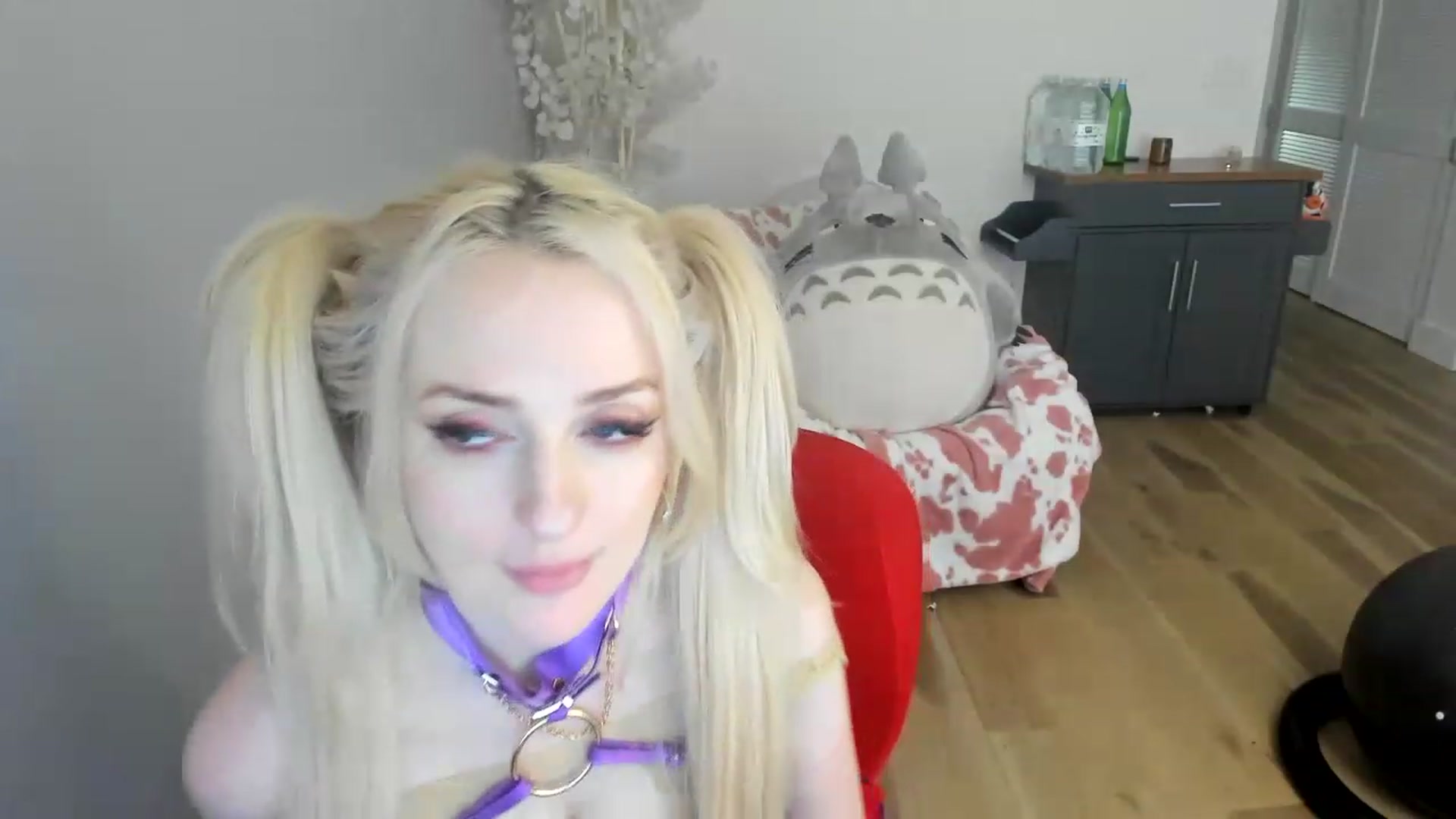 Gallery image thumbnail from DommeMilk's myfreecams stream on, 12/19/2022, 14:51 image 14 of 20