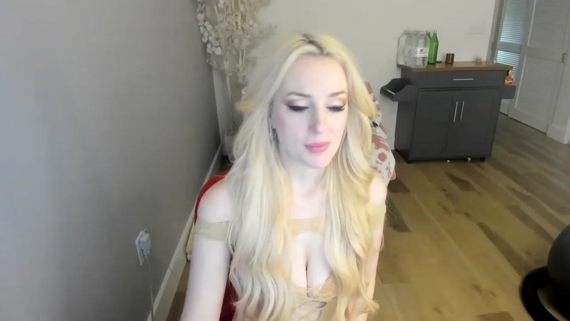Gallery image thumbnail from DommeMilk's myfreecams stream on, 12/22/2022, 07:05 image 3 of 20