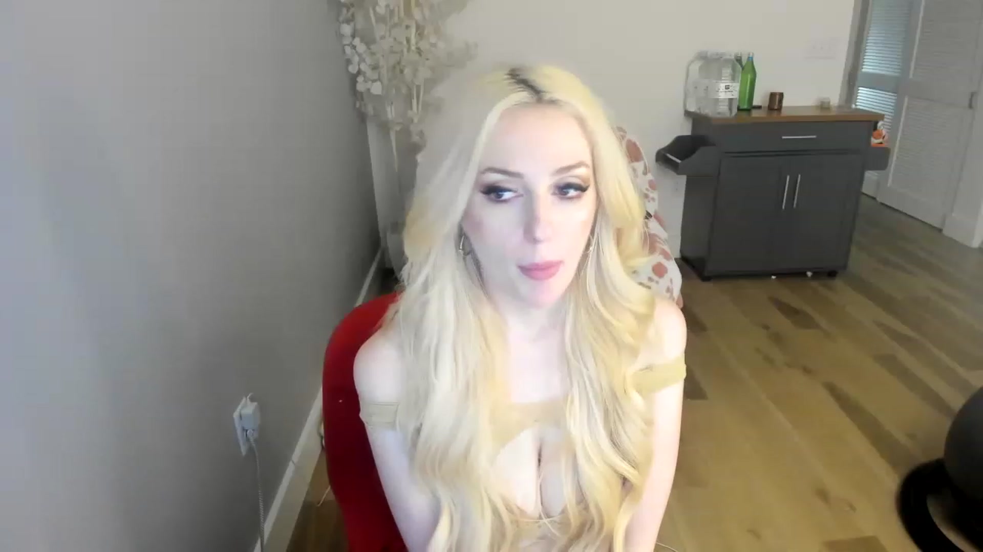 Gallery image thumbnail from DommeMilk's myfreecams stream on, 12/22/2022, 07:05 image 13 of 20