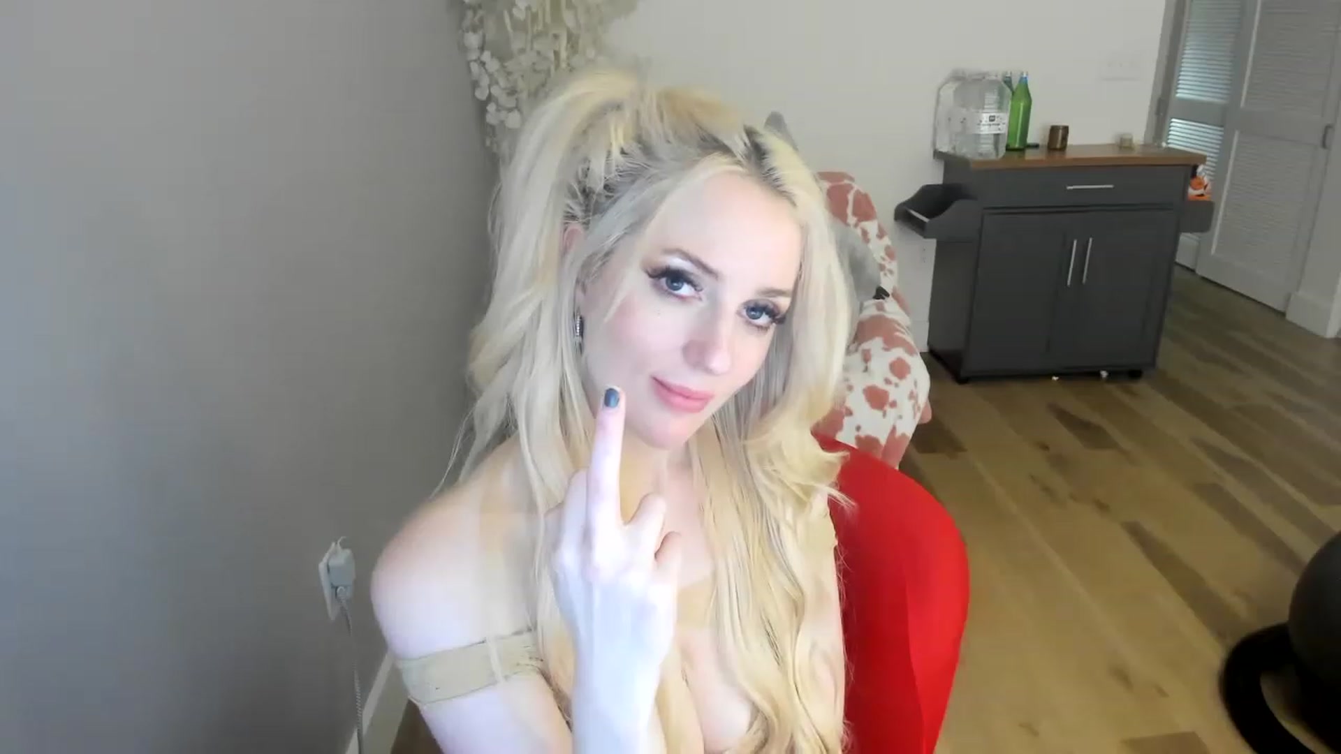 Gallery image thumbnail from DommeMilk's myfreecams stream on, 12/22/2022, 16:14 image 17 of 20