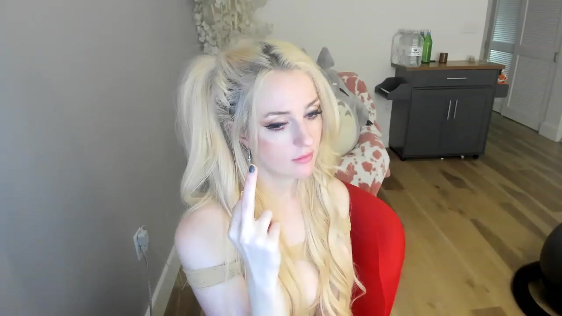 Gallery image thumbnail from DommeMilk's myfreecams stream on, 12/22/2022, 16:14 image 19 of 20