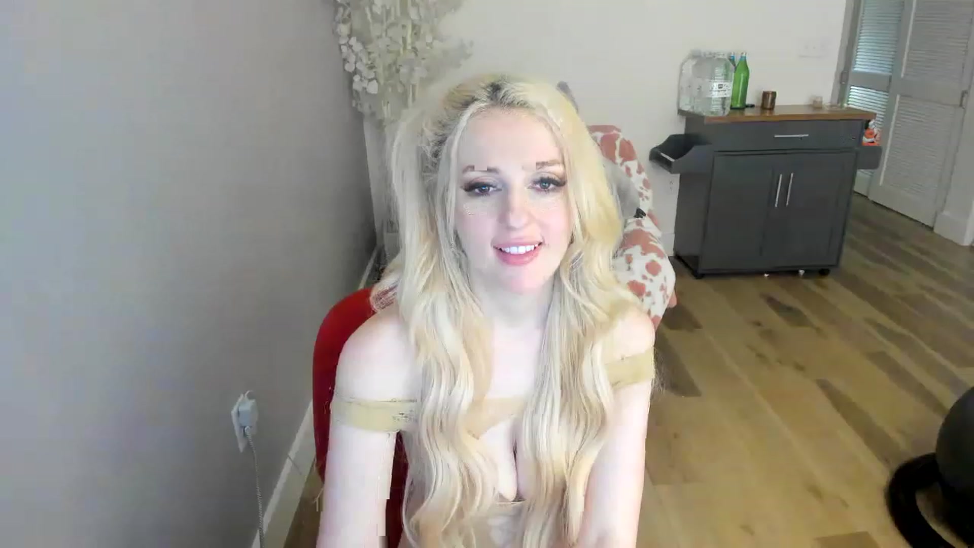 Gallery image thumbnail from DommeMilk's myfreecams stream on, 12/22/2022, 16:14 image 7 of 20