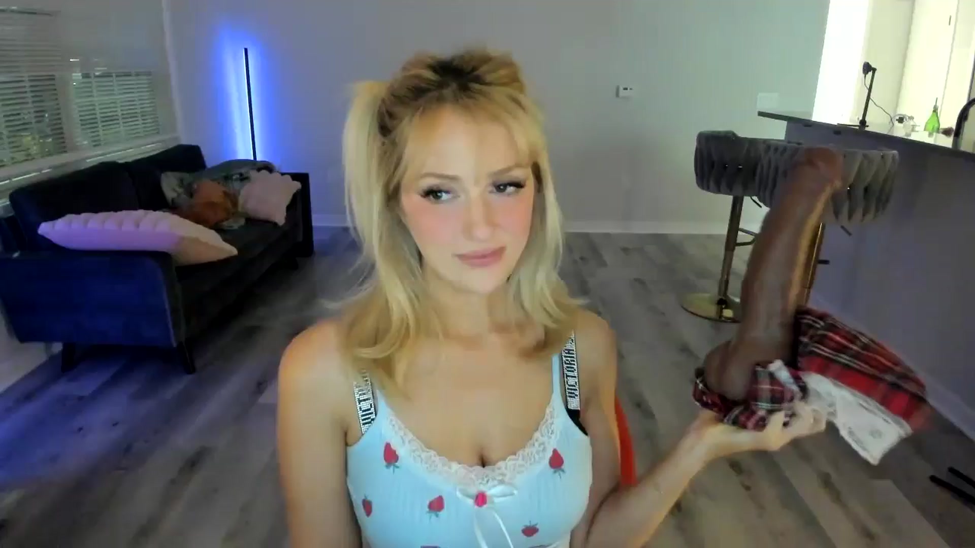 Gallery image thumbnail from DommeYourDad's myfreecams stream on, 11/04/2024, 03:50 image 1 of 20