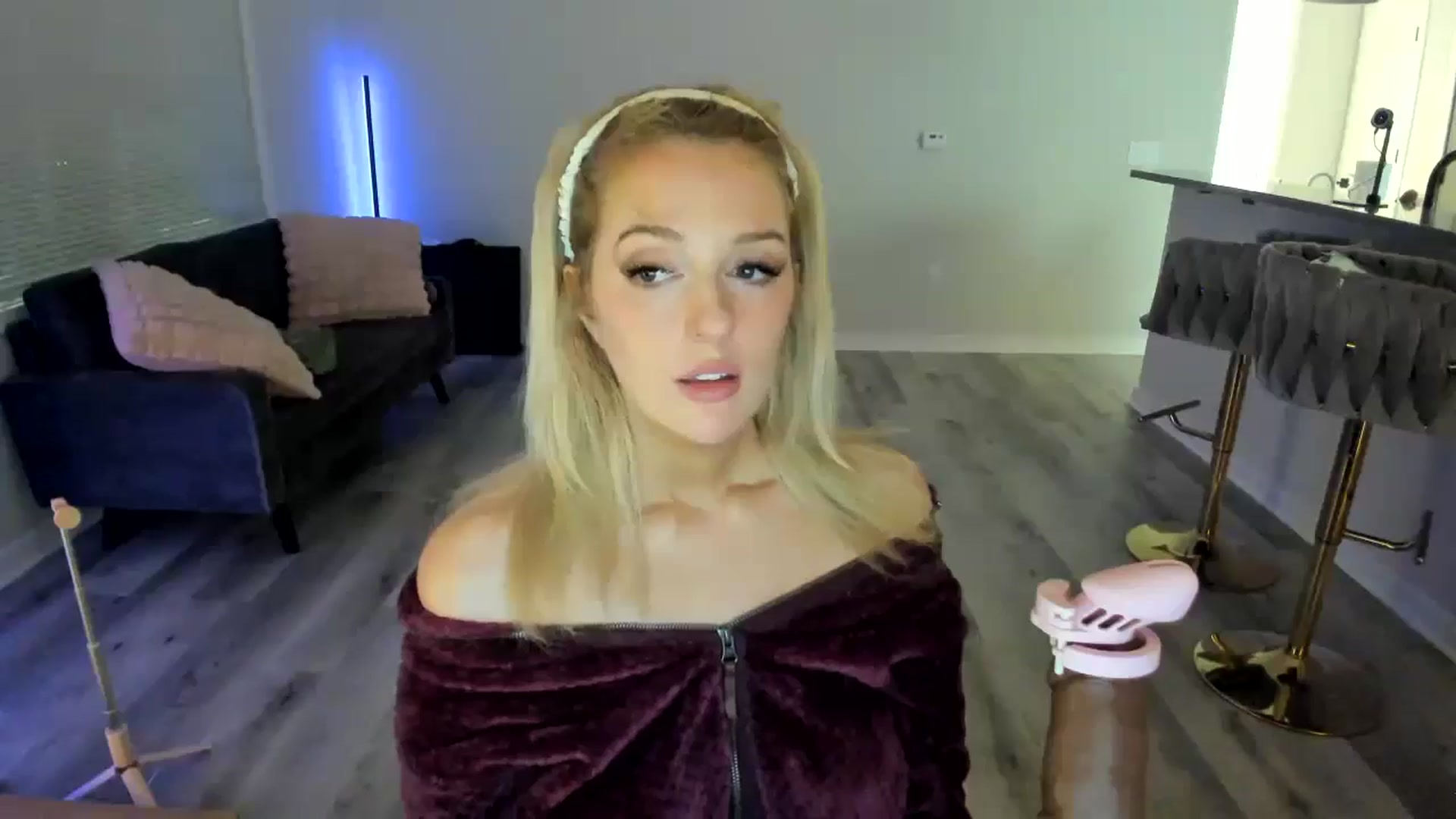 Gallery image thumbnail from DommeYourMom's myfreecams stream on, 10/10/2024, 09:55 image 16 of 20