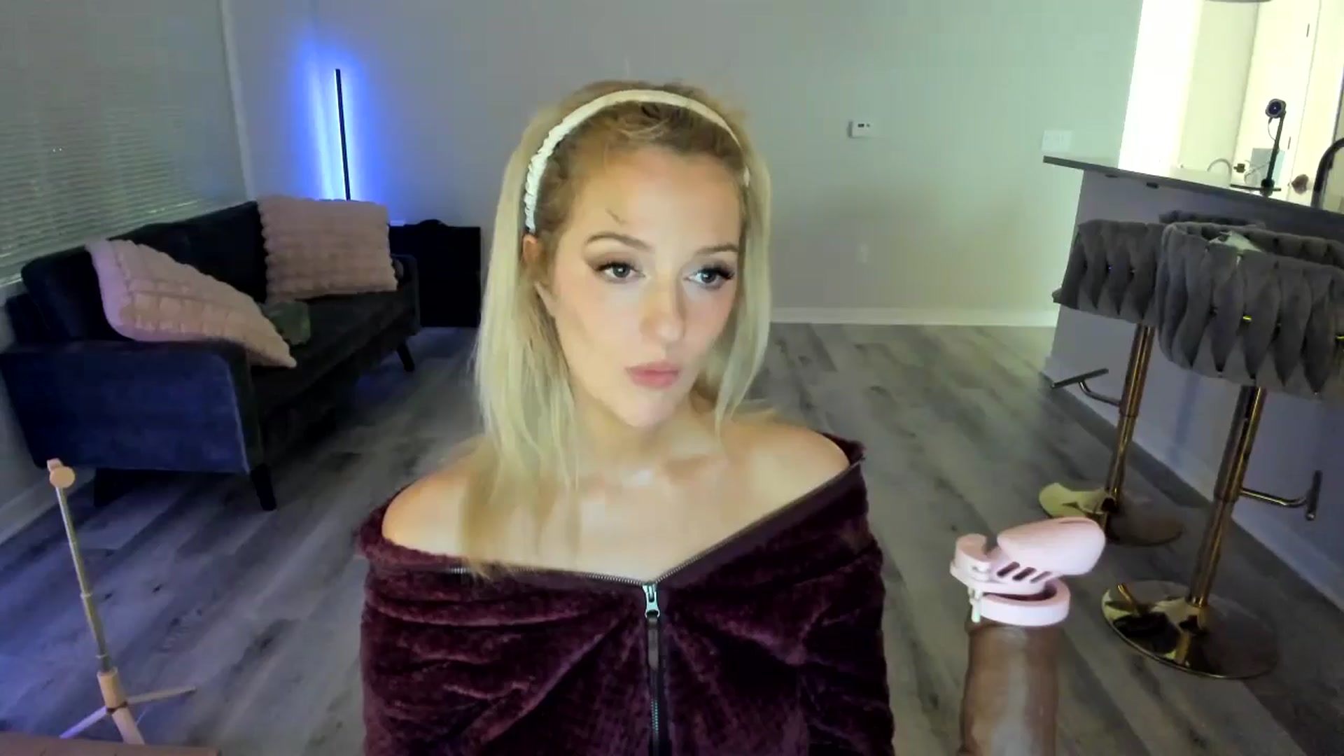 Gallery image thumbnail from DommeYourMom's myfreecams stream on, 10/10/2024, 09:55 image 11 of 20
