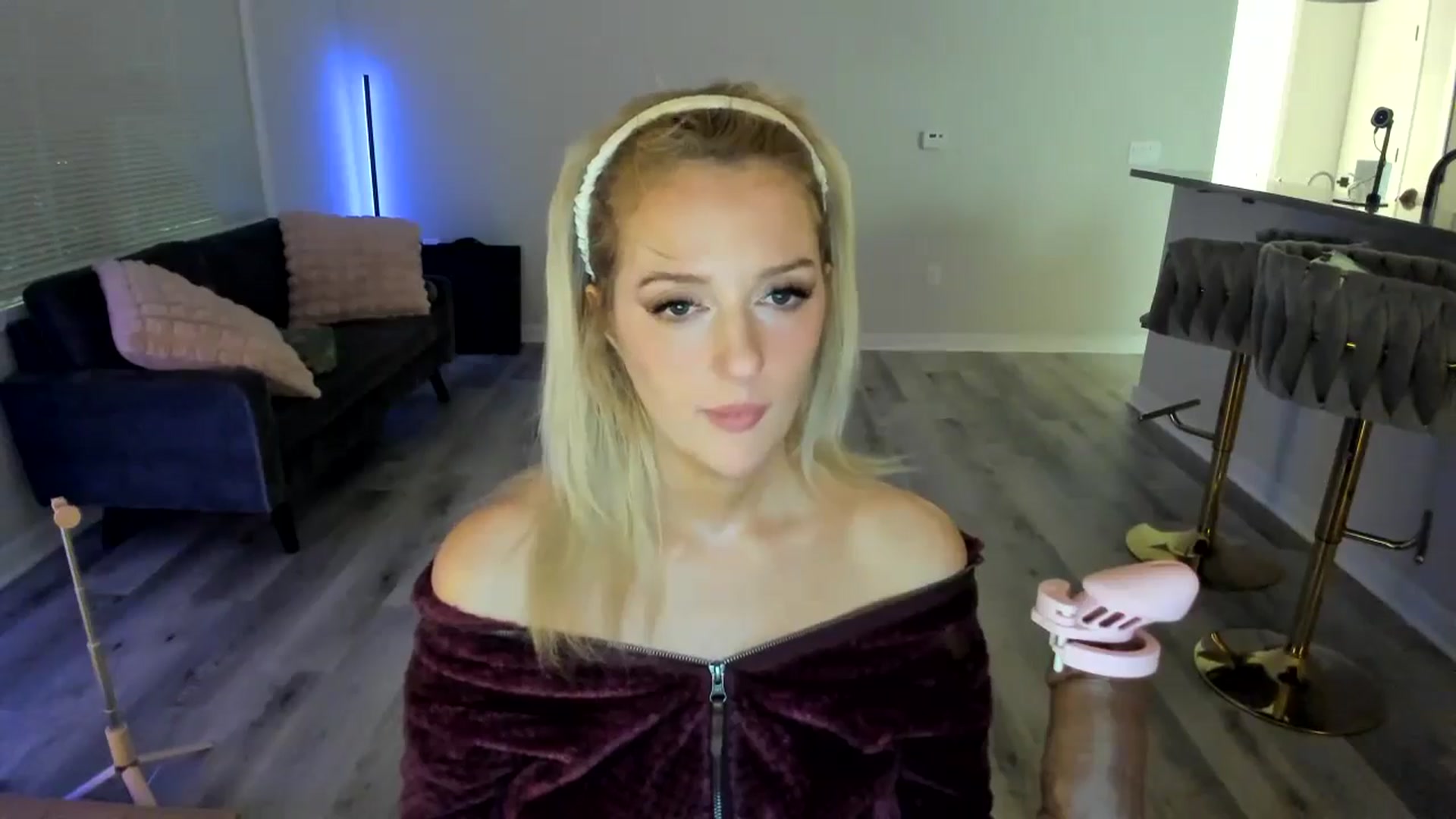 Gallery image thumbnail from DommeYourMom's myfreecams stream on, 10/10/2024, 10:15 image 16 of 20