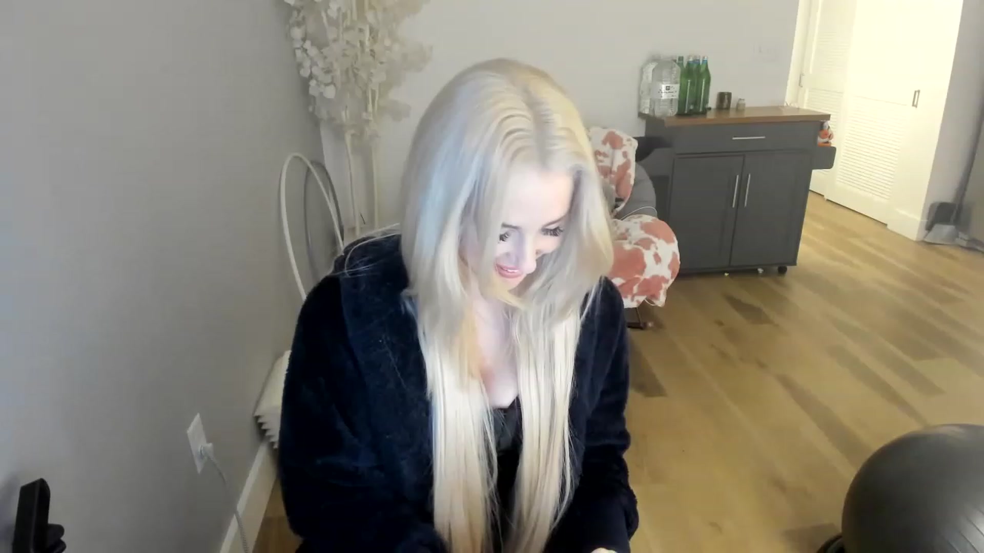 Gallery image thumbnail from Domme_Milk's myfreecams stream on, 12/01/2022, 10:37 image 1 of 20