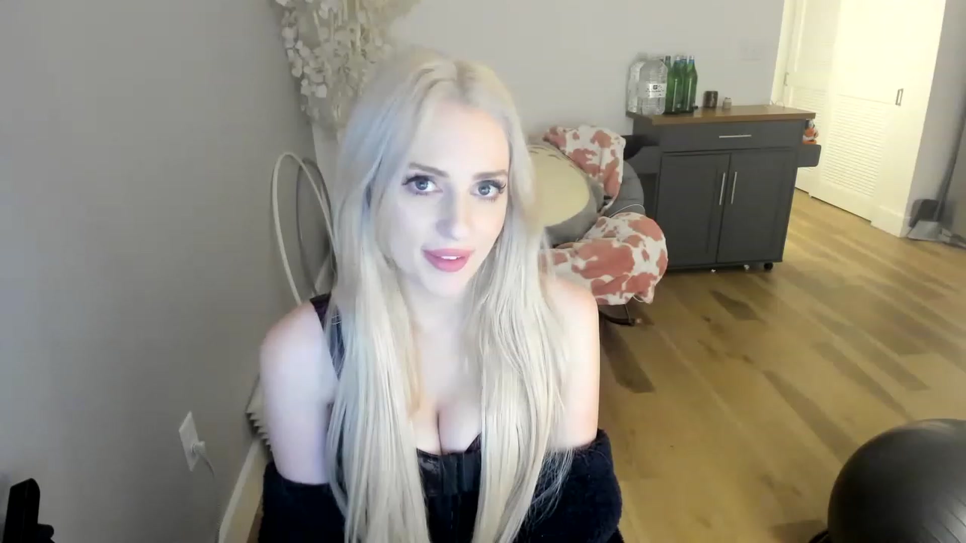 Gallery image thumbnail from Domme_Milk's myfreecams stream on, 12/01/2022, 10:37 image 8 of 20