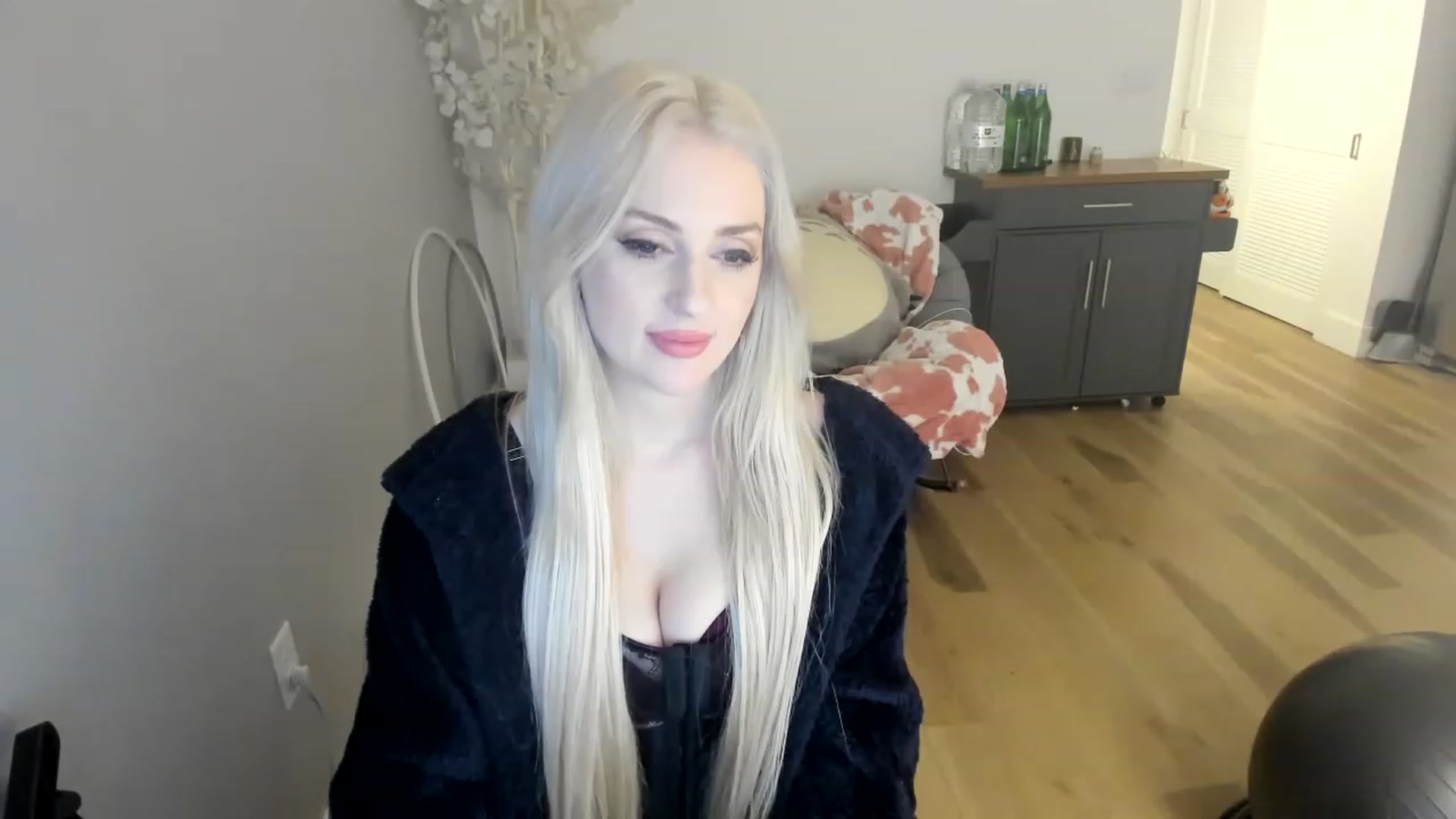 Gallery image thumbnail from Domme_Milk's myfreecams stream on, 12/01/2022, 10:37 image 5 of 20