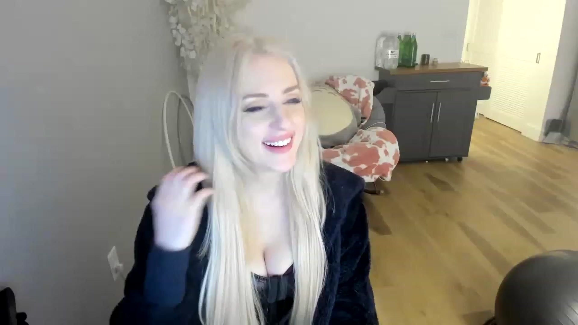 Gallery image thumbnail from Domme_Milk's myfreecams stream on, 12/01/2022, 13:08 image 17 of 20