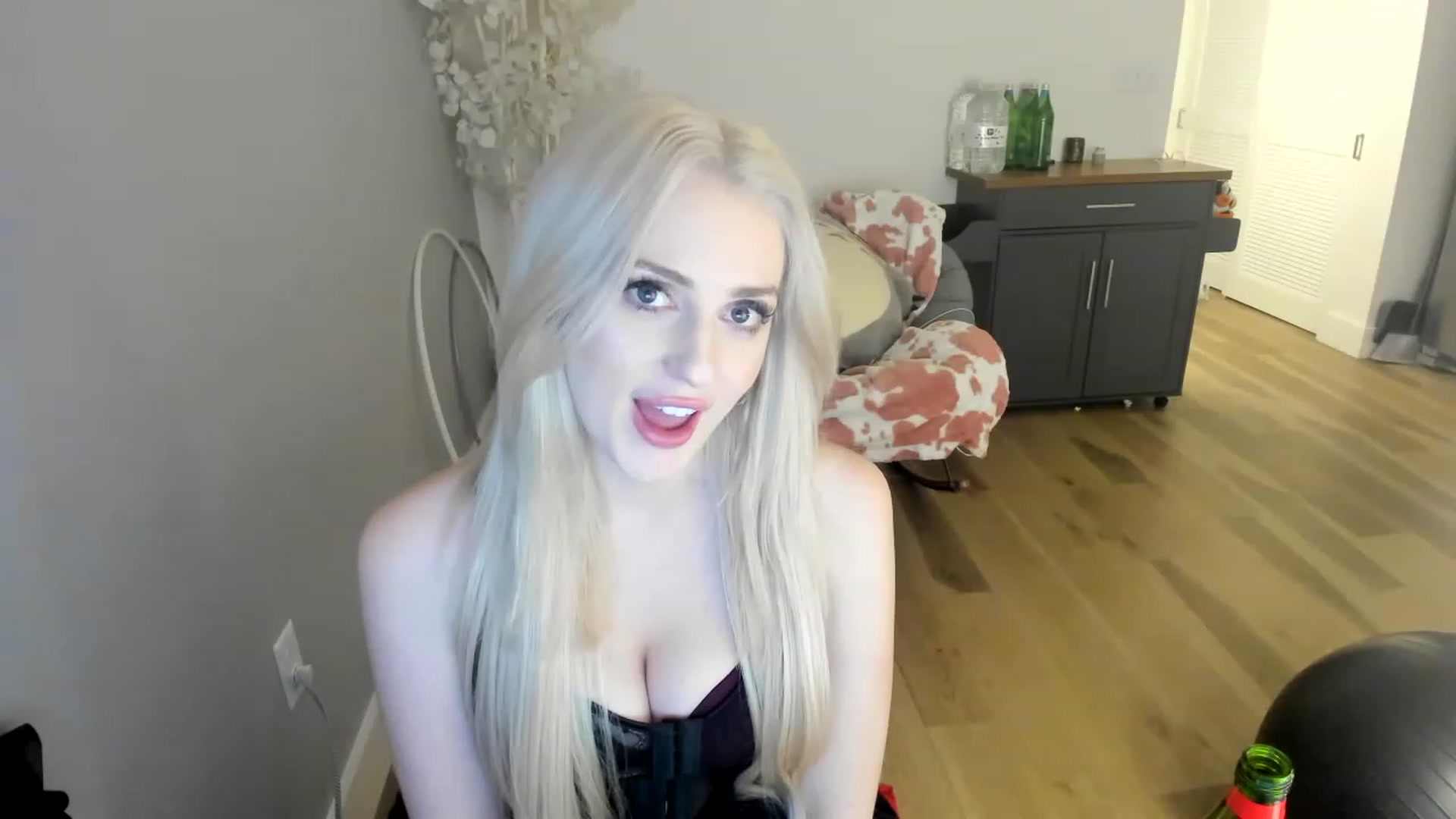 Gallery image thumbnail from Domme_Milk's myfreecams stream on, 12/01/2022, 13:08 image 7 of 20