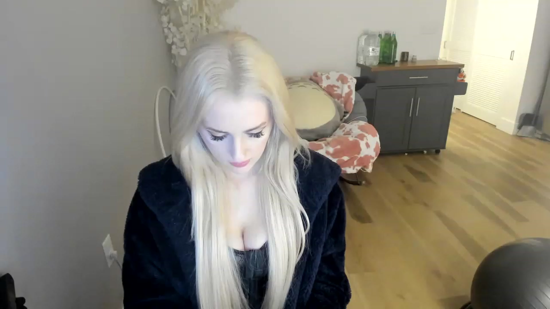 Gallery image thumbnail from Domme_Milk's myfreecams stream on, 12/01/2022, 13:08 image 14 of 20