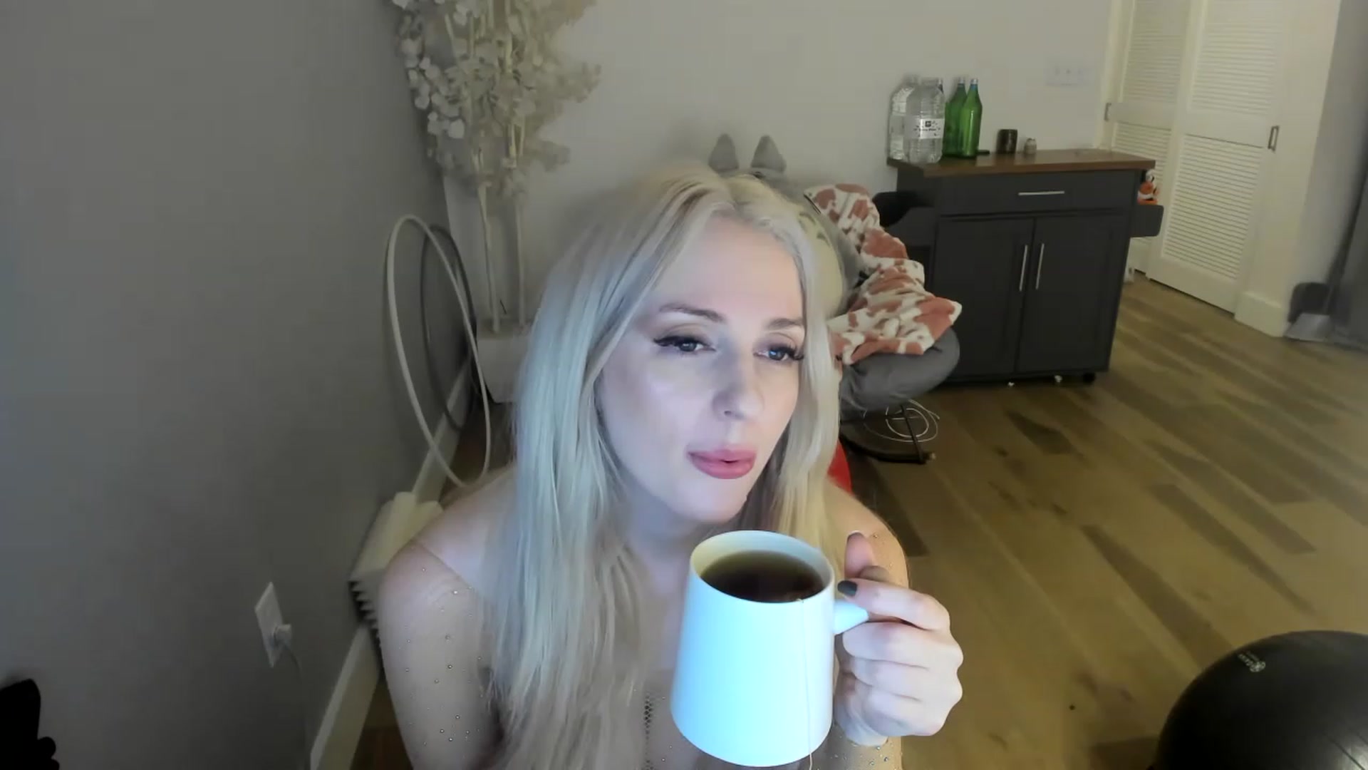 Gallery image thumbnail from Domme_Milk's myfreecams stream on, 12/02/2022, 12:28 image 6 of 20