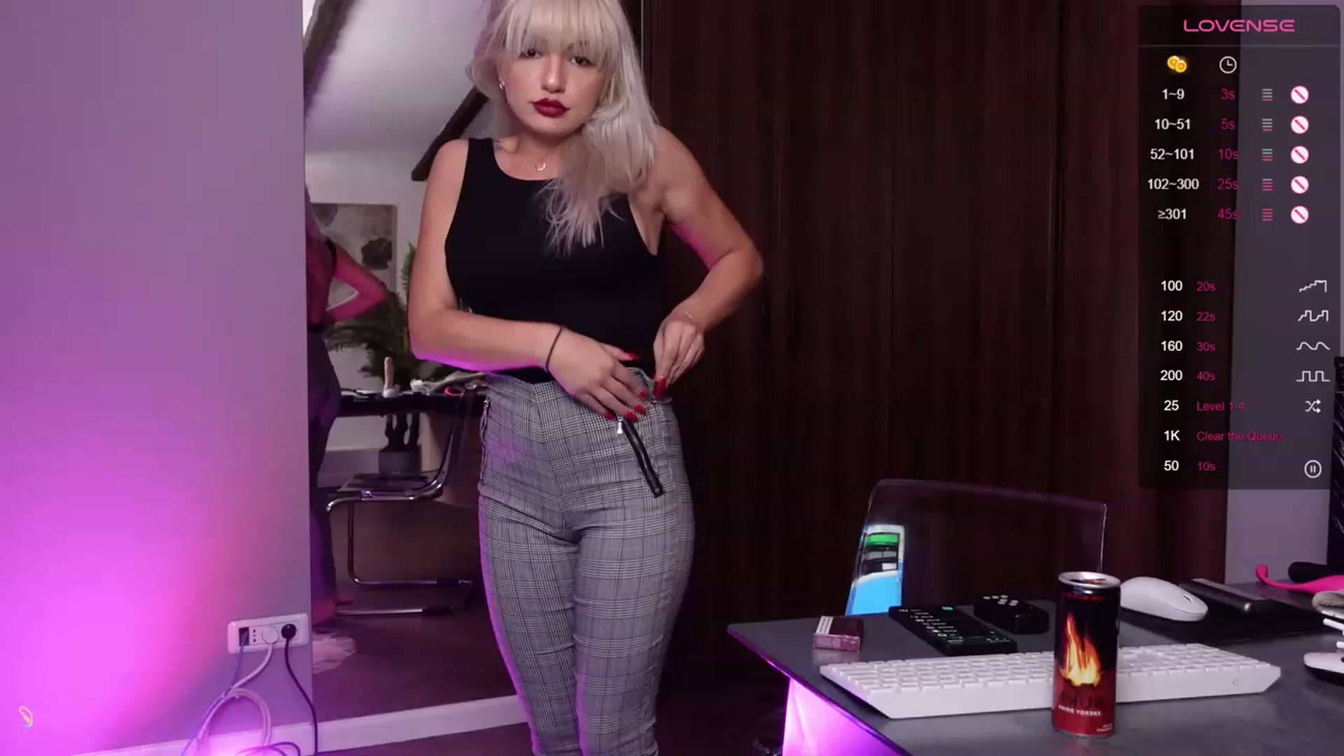 Gallery image thumbnail from DonnaSnow's myfreecams stream on, 10/10/2023, 14:19 image 17 of 20