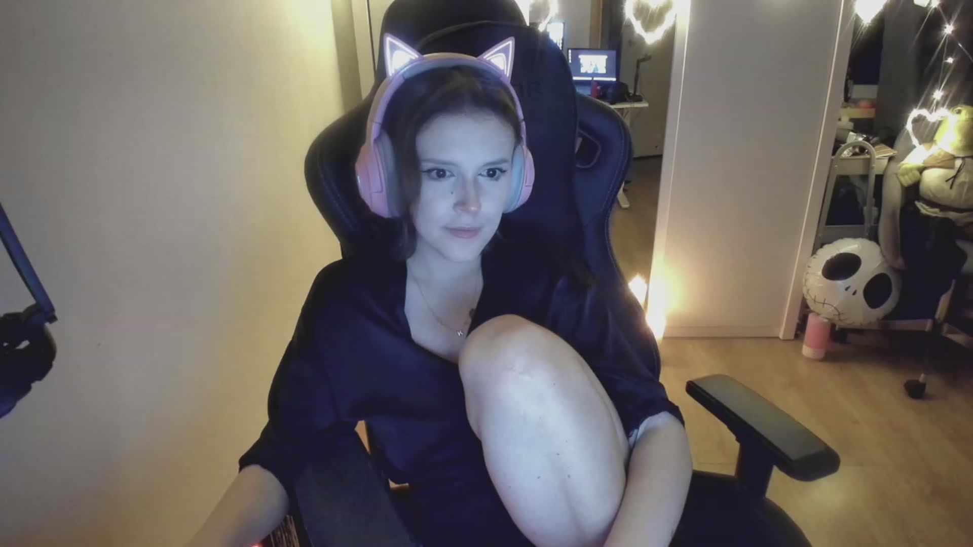 Gallery image thumbnail from DontCumOnMe's myfreecams stream on, 09/28/2023, 24:55 image 6 of 20