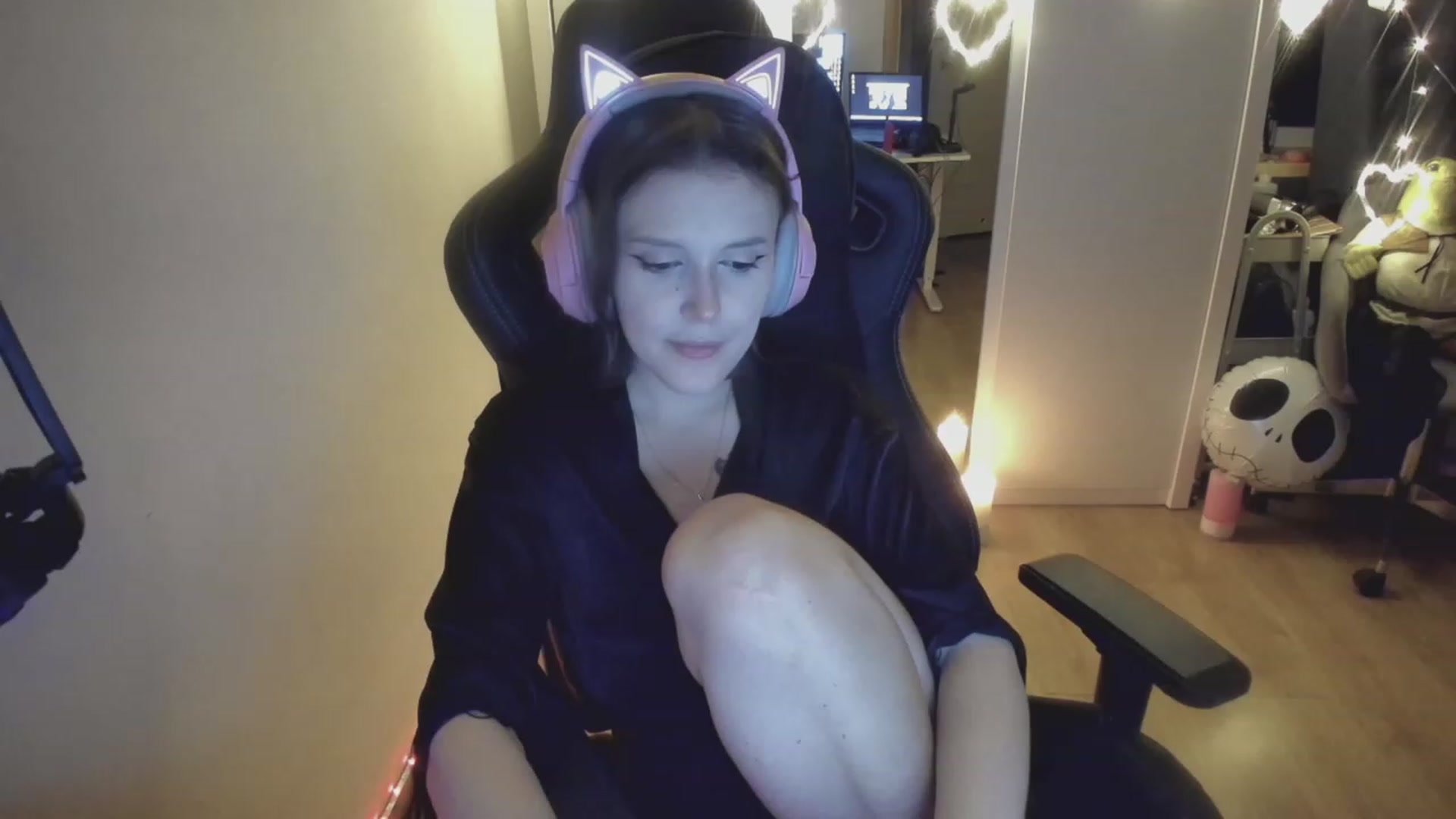 Gallery image thumbnail from DontCumOnMe's myfreecams stream on, 09/28/2023, 24:55 image 3 of 20