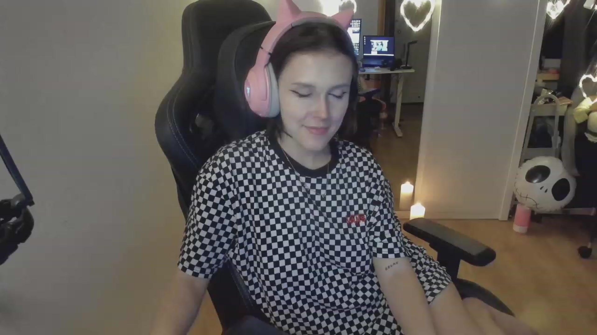 Gallery image thumbnail from DontCumOnMe's myfreecams stream on, 09/28/2023, 24:55 image 20 of 20