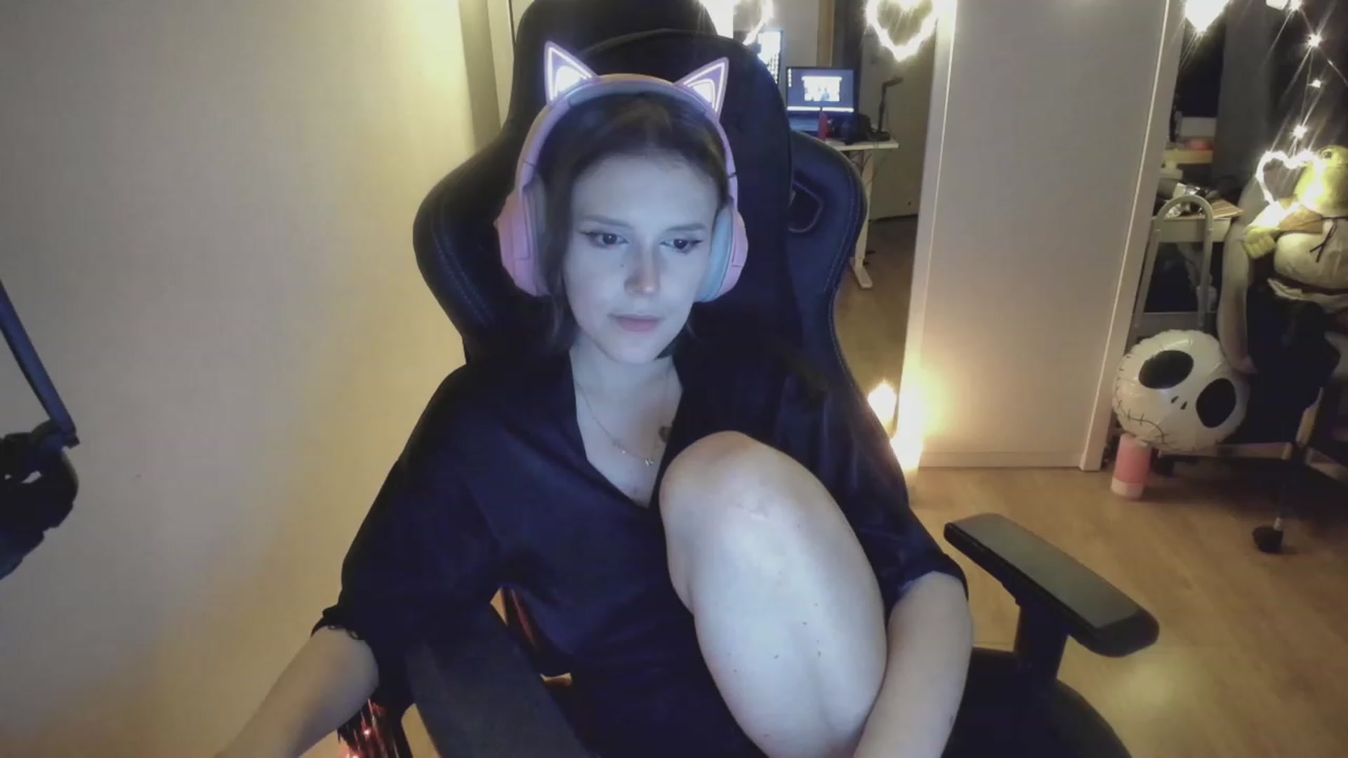 Gallery image thumbnail from DontCumOnMe's myfreecams stream on, 09/28/2023, 24:55 image 4 of 20