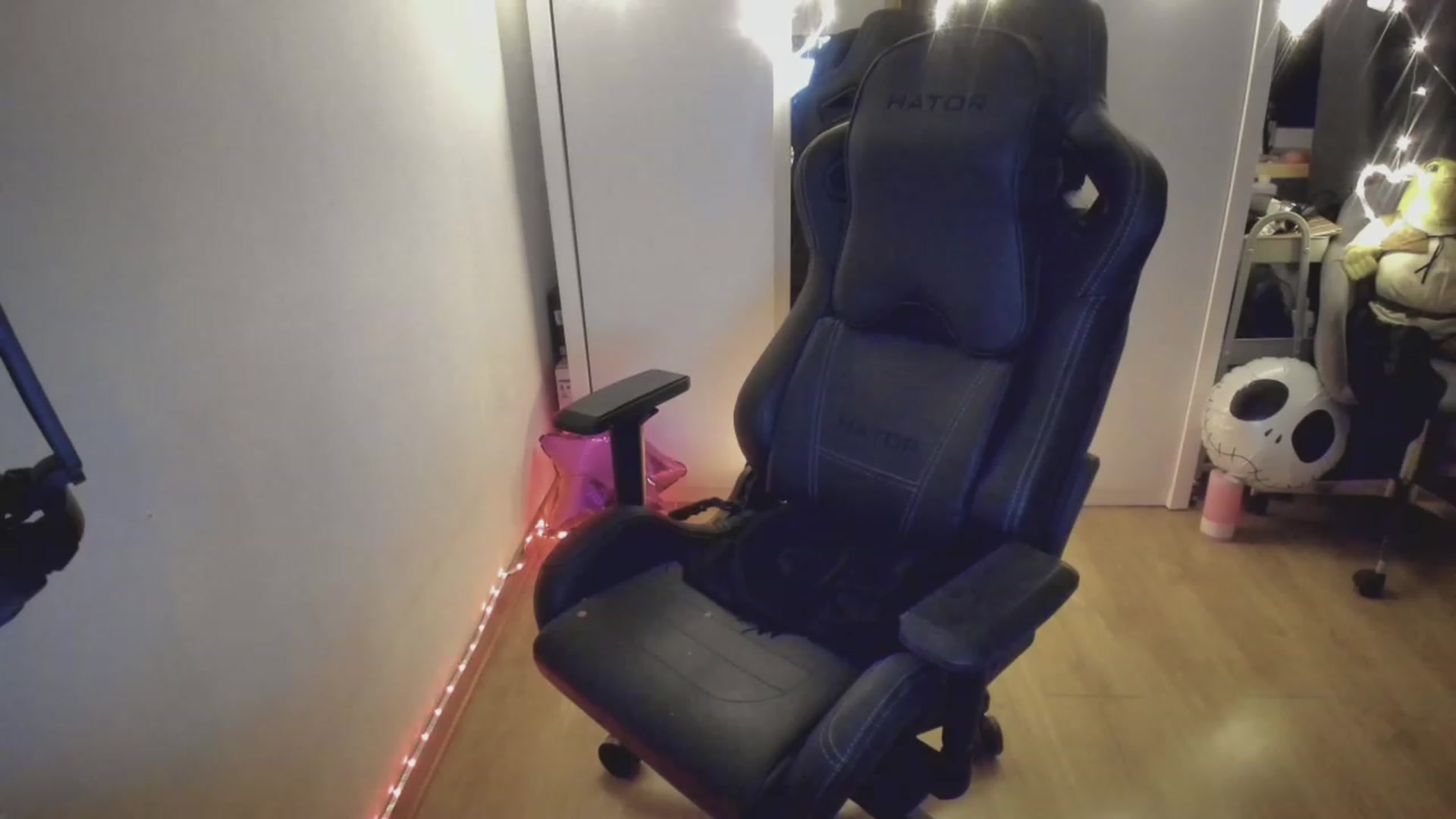 Gallery image thumbnail from DontCumOnMe's myfreecams stream on, 09/28/2023, 24:55 image 9 of 20