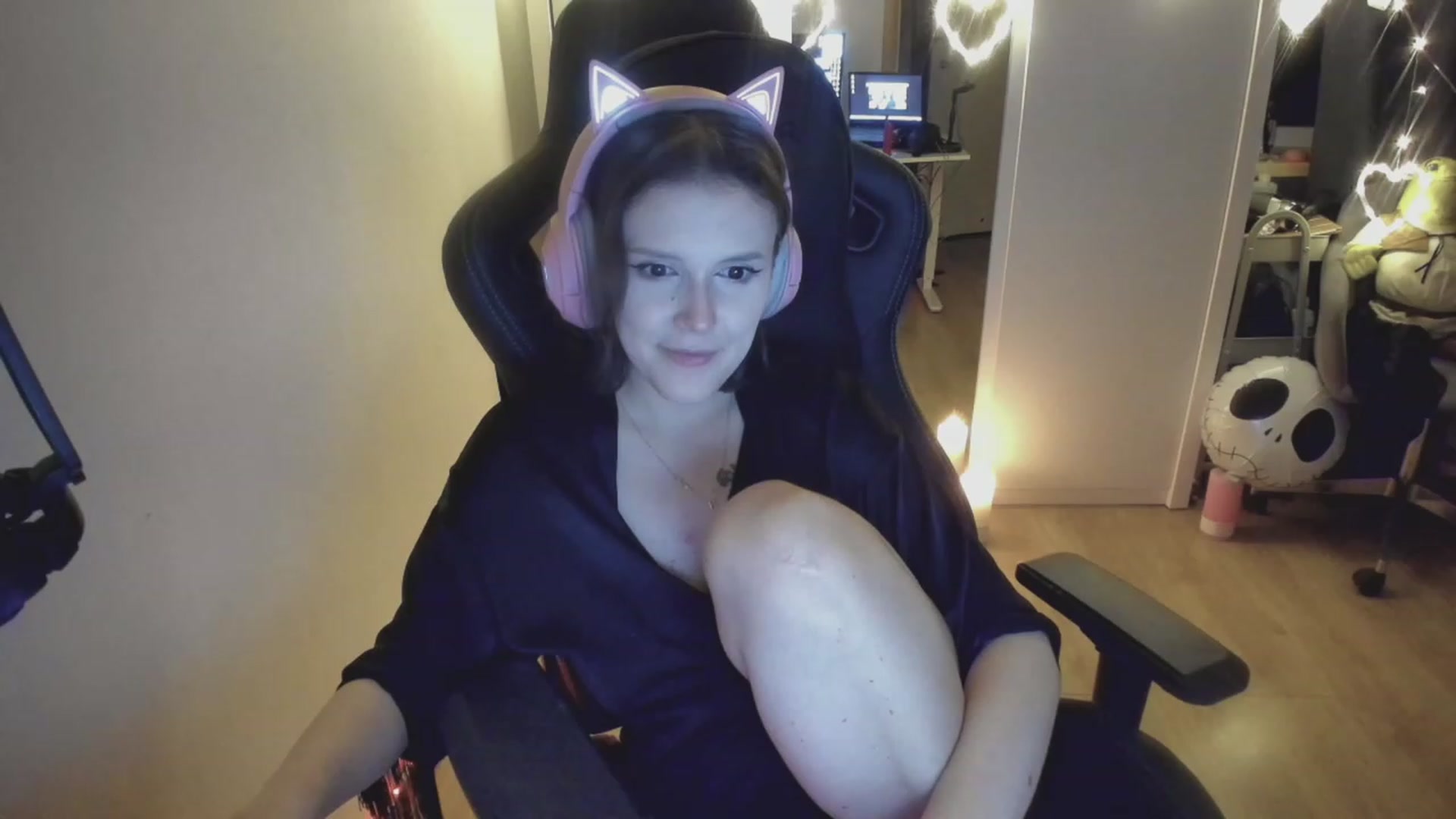 Gallery image thumbnail from DontCumOnMe's myfreecams stream on, 09/28/2023, 24:55 image 8 of 20