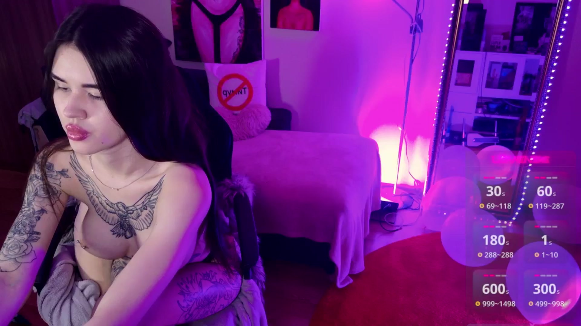 Gallery image thumbnail from Dora_autumn_'s myfreecams stream on, 12/15/2024, 10:38 image 14 of 20