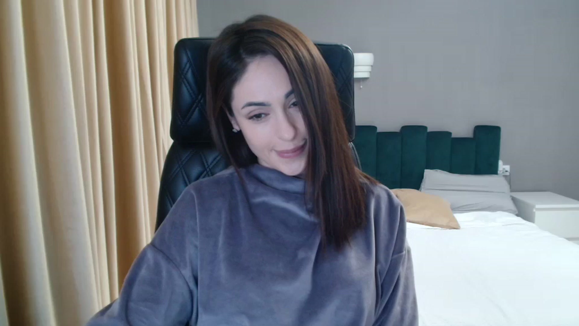 Gallery image thumbnail from DorisDolll's myfreecams stream on, 01/03/2024, 11:24 image 5 of 20