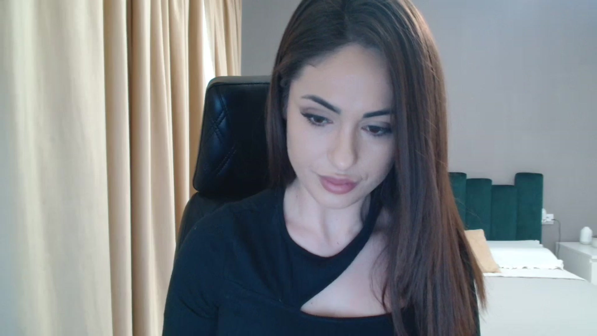 Gallery image thumbnail from DorisDolll's myfreecams stream on, 02/05/2024, 08:17 image 3 of 20