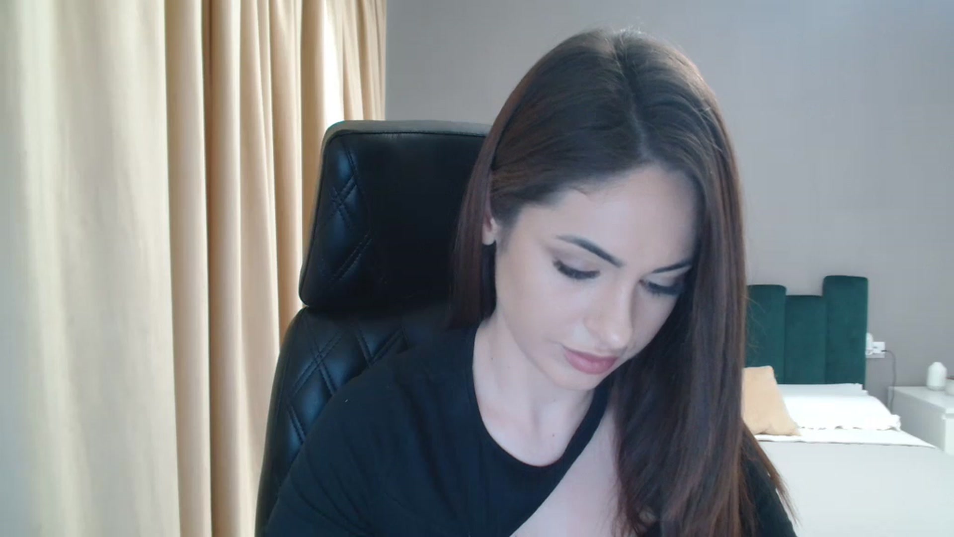 Gallery image thumbnail from DorisDolll's myfreecams stream on, 02/05/2024, 08:17 image 5 of 20