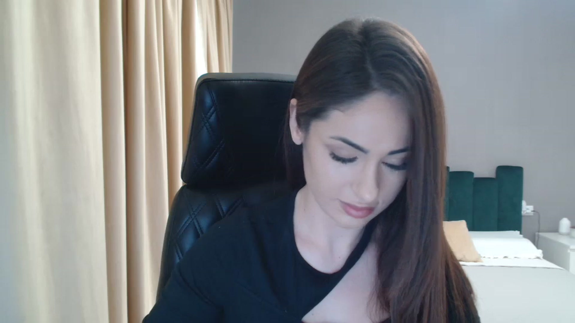 Gallery image thumbnail from DorisDolll's myfreecams stream on, 02/05/2024, 08:17 image 4 of 20