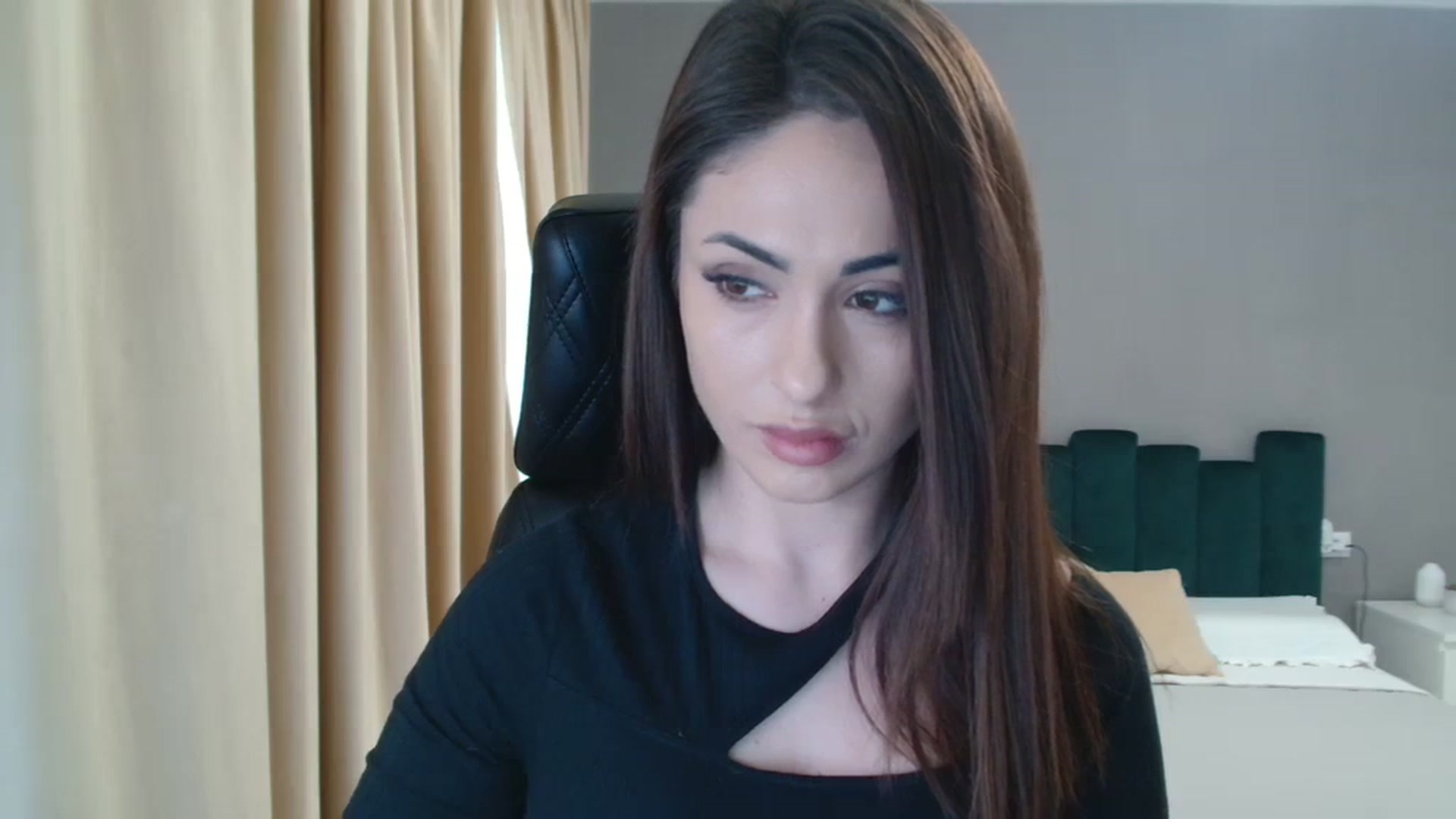 Gallery image thumbnail from DorisDolll's myfreecams stream on, 02/05/2024, 08:17 image 8 of 20