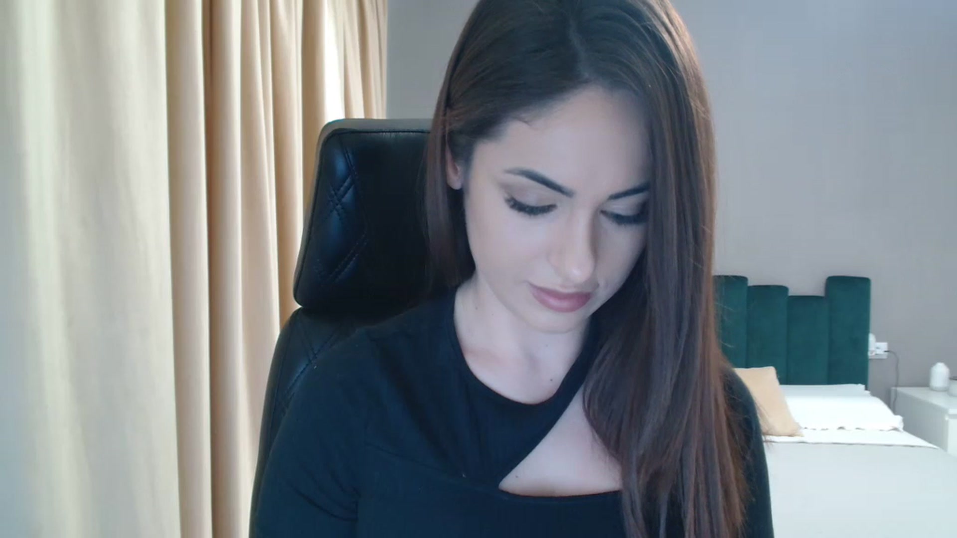 Gallery image thumbnail from DorisDolll's myfreecams stream on, 02/05/2024, 08:17 image 6 of 20