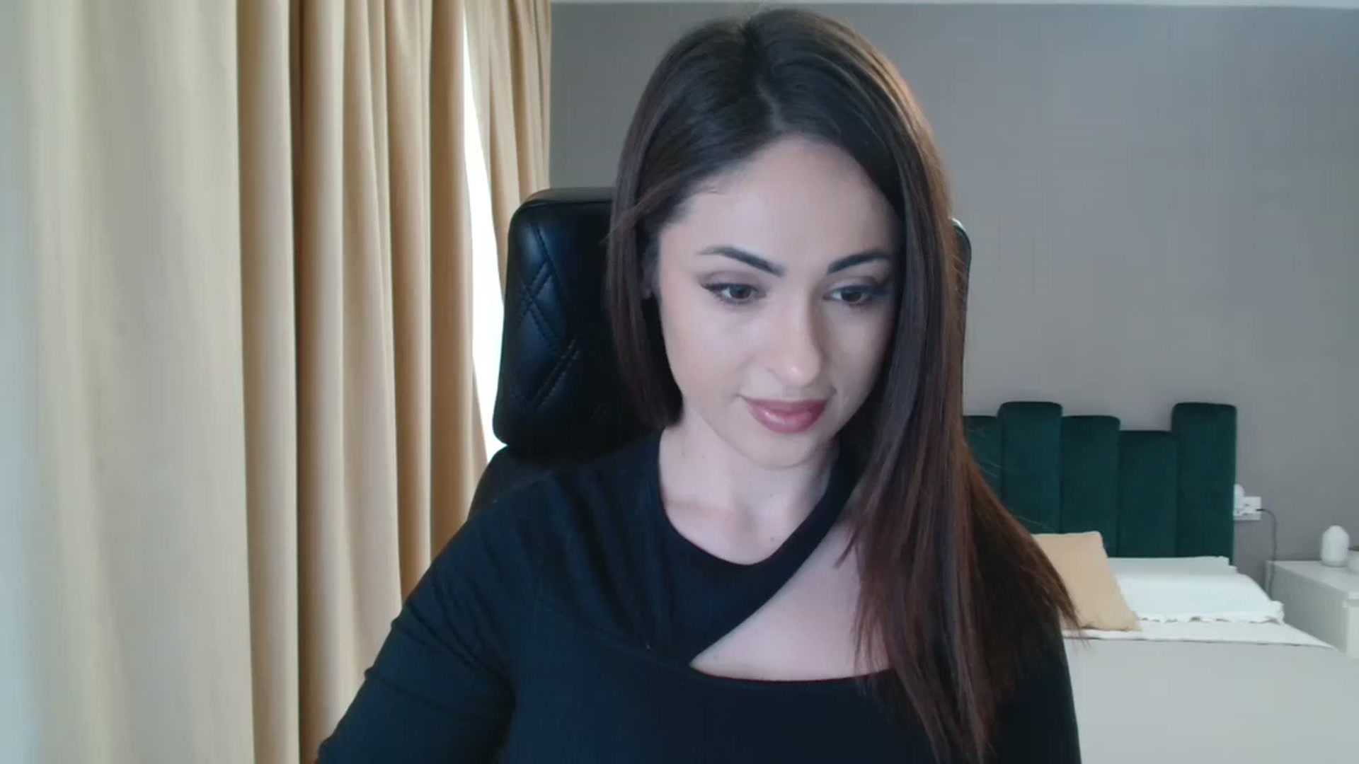 Gallery image thumbnail from DorisDolll's myfreecams stream on, 02/05/2024, 08:17 image 9 of 20