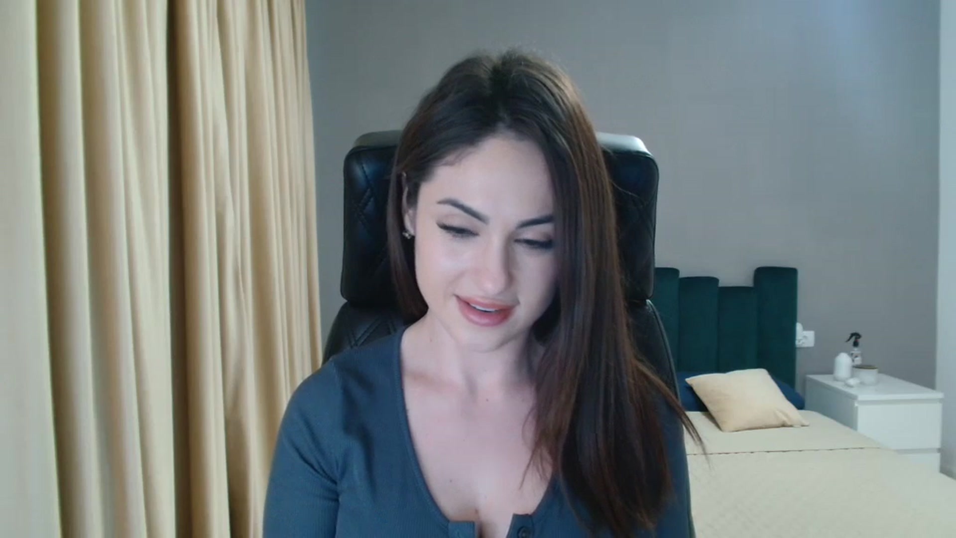 Gallery image thumbnail from DorisDolll's myfreecams stream on, 02/15/2024, 09:19 image 3 of 20