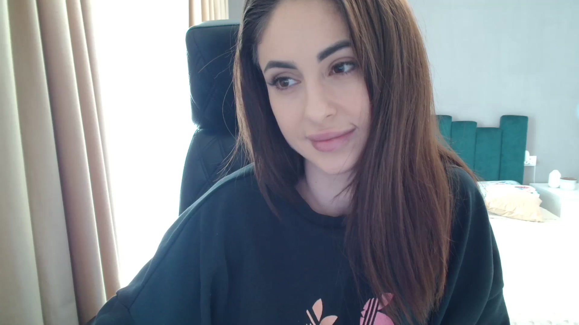 Gallery image thumbnail from DorisDolll's myfreecams stream on, 02/26/2024, 08:03 image 4 of 20