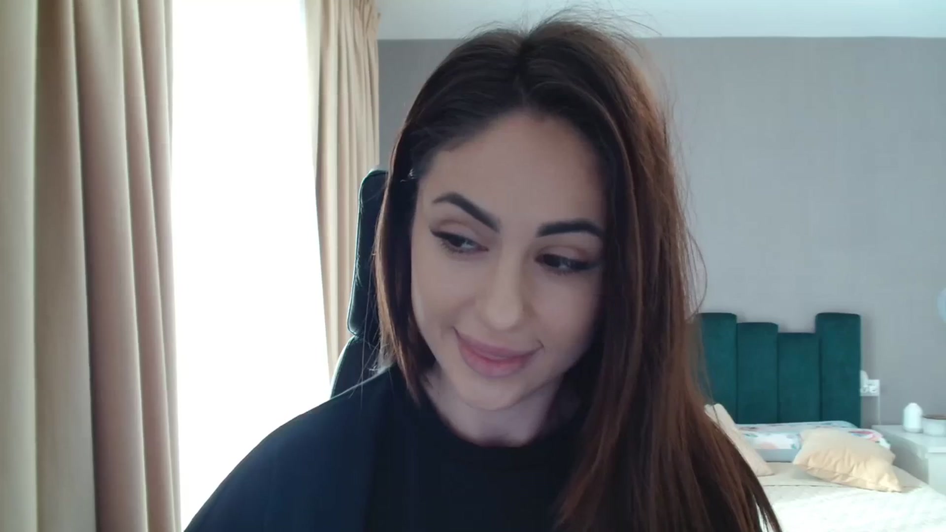 Gallery image thumbnail from DorisDolll's myfreecams stream on, 02/26/2024, 08:03 image 18 of 20