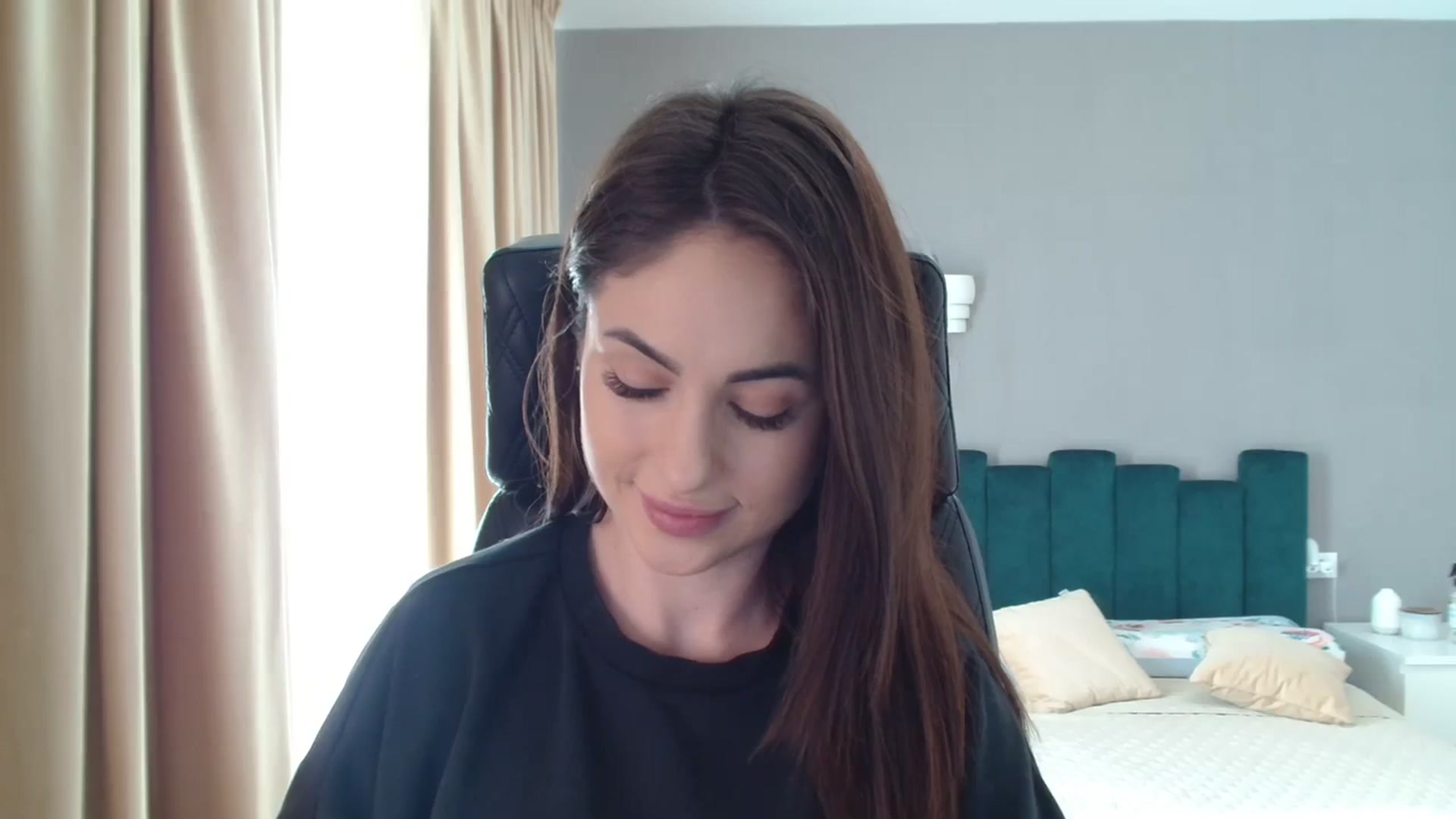 Gallery image thumbnail from DorisDolll's myfreecams stream on, 02/26/2024, 09:07 image 9 of 20