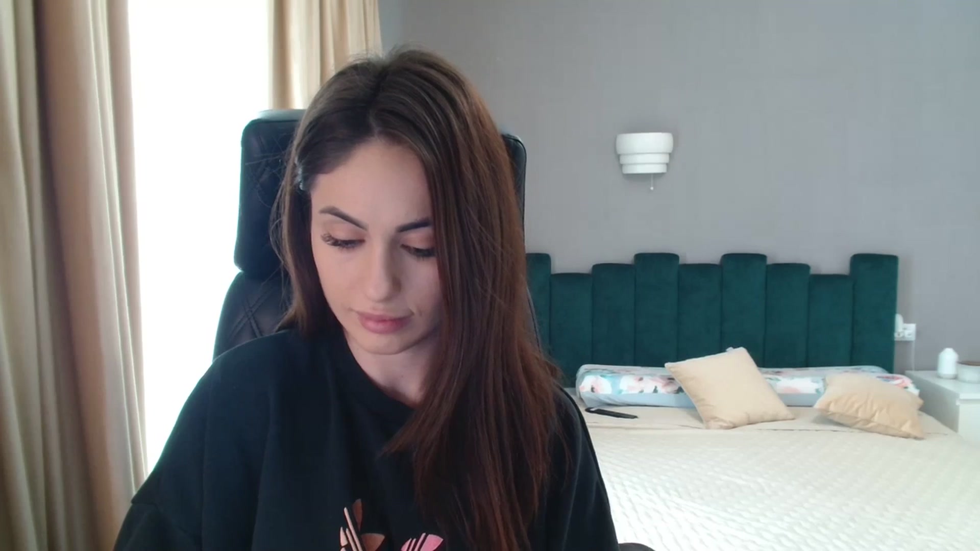 Gallery image thumbnail from DorisDolll's myfreecams stream on, 02/26/2024, 09:37 image 15 of 20