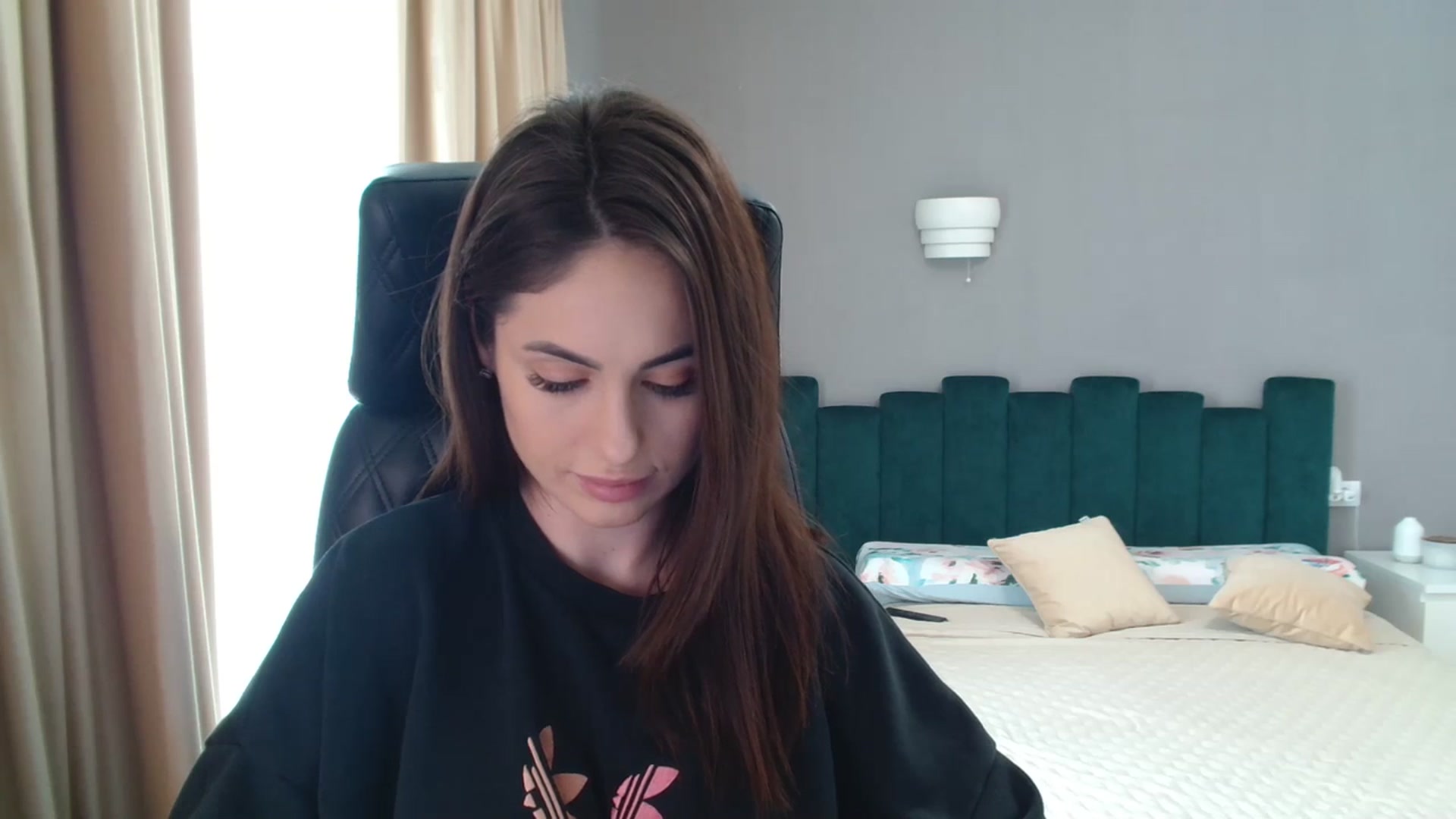 Gallery image thumbnail from DorisDolll's myfreecams stream on, 02/26/2024, 09:37 image 14 of 20