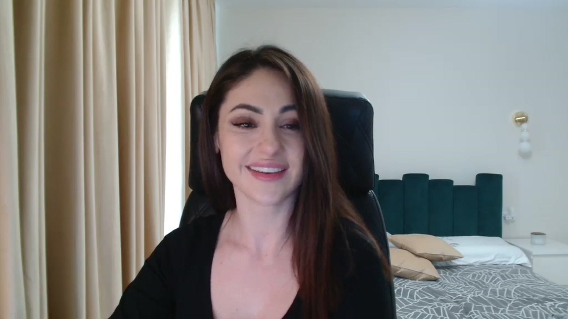 Gallery image thumbnail from DorisDolll's myfreecams stream on, 03/07/2024, 09:27 image 18 of 20