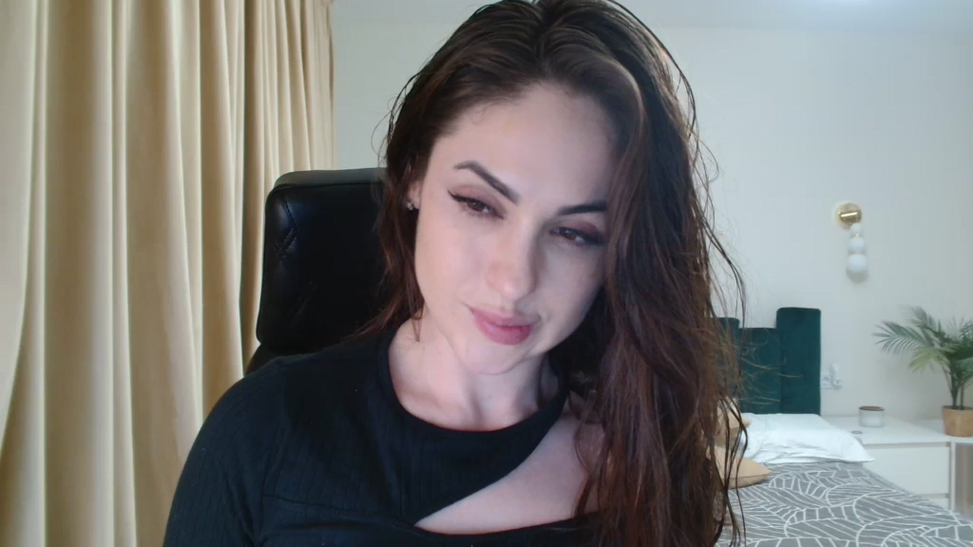 Gallery image thumbnail from DorisDolll's myfreecams stream on, 03/11/2024, 17:23 image 9 of 20