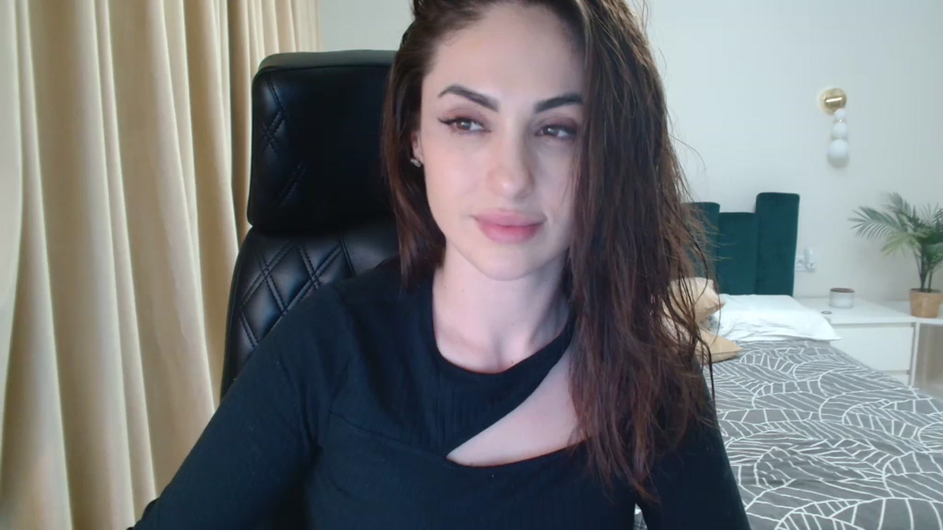 Gallery image thumbnail from DorisDolll's myfreecams stream on, 03/11/2024, 17:23 image 4 of 20
