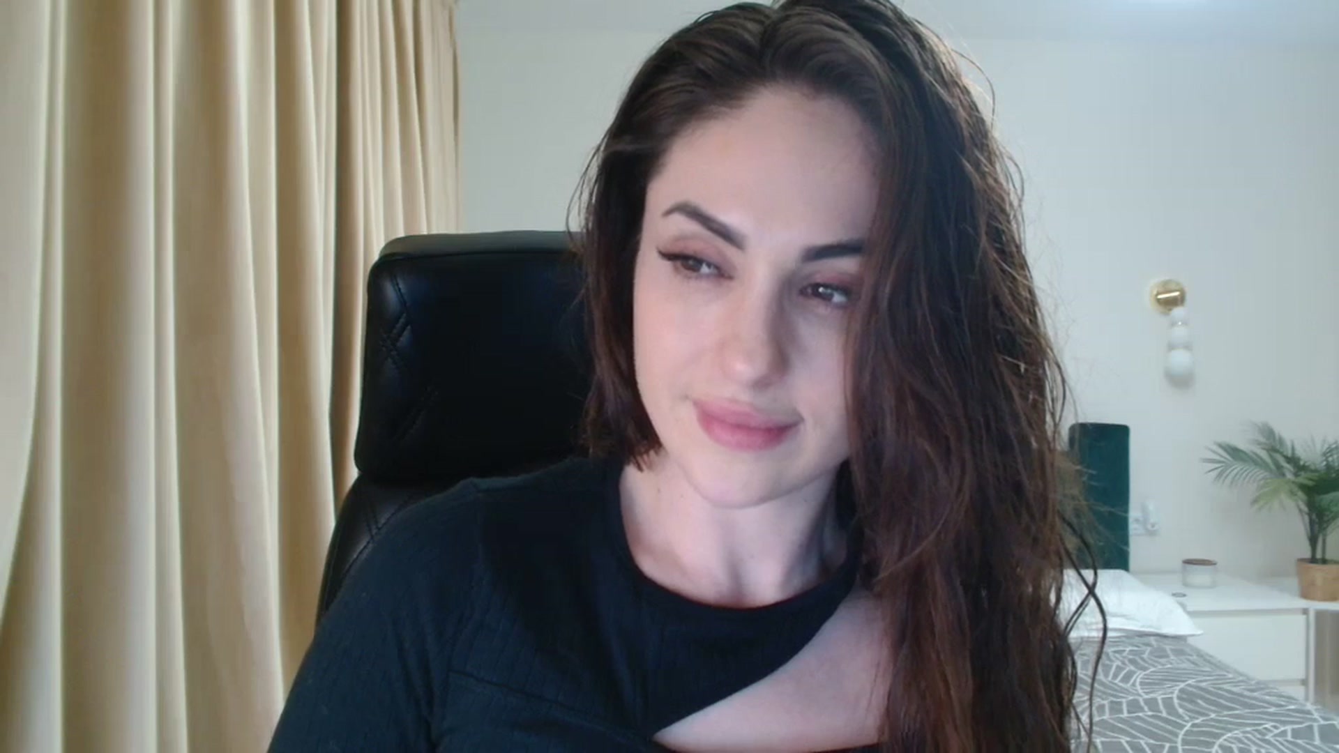 Gallery image thumbnail from DorisDolll's myfreecams stream on, 03/11/2024, 17:23 image 10 of 20