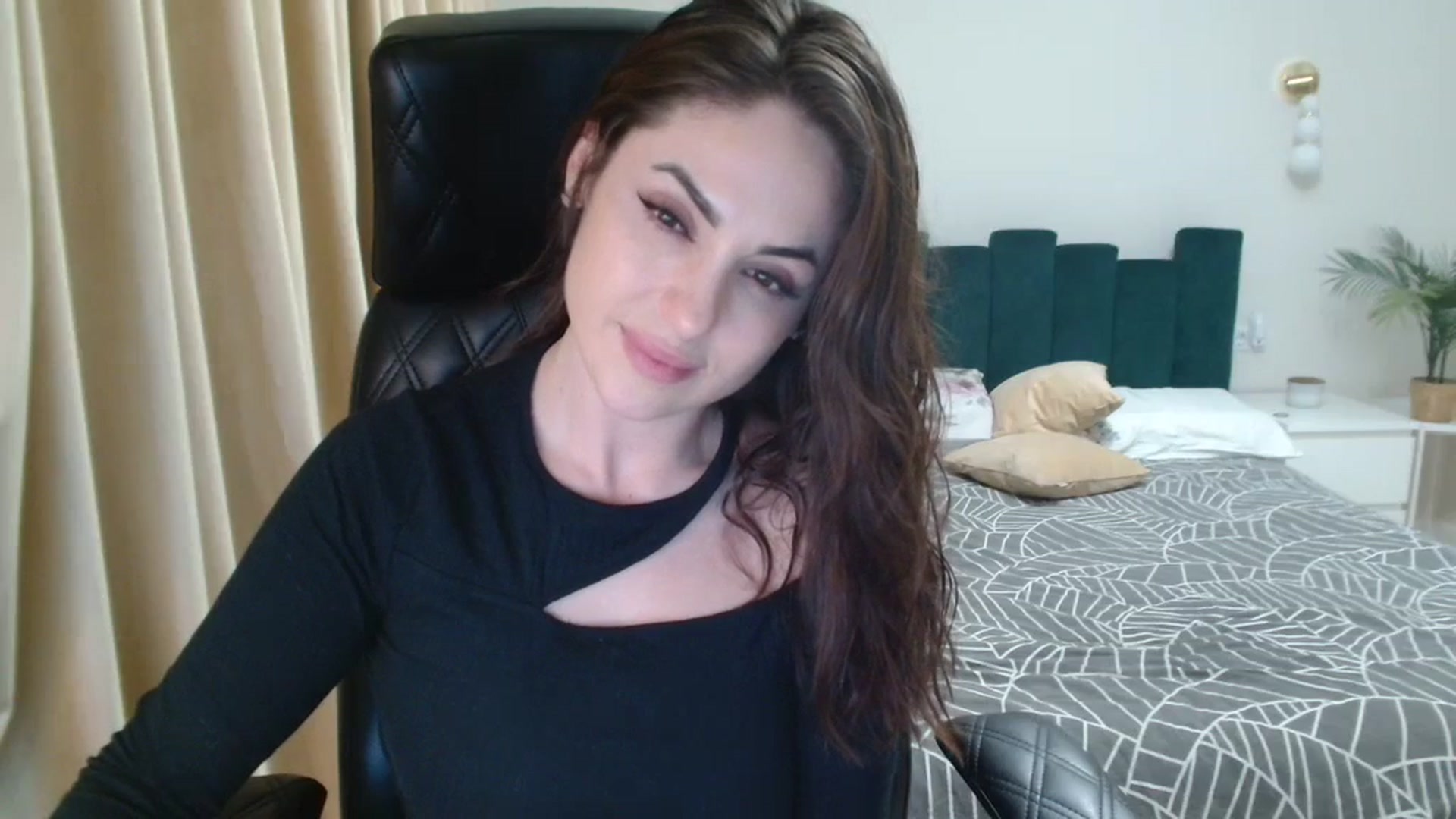Gallery image thumbnail from DorisDolll's myfreecams stream on, 03/11/2024, 17:23 image 12 of 20
