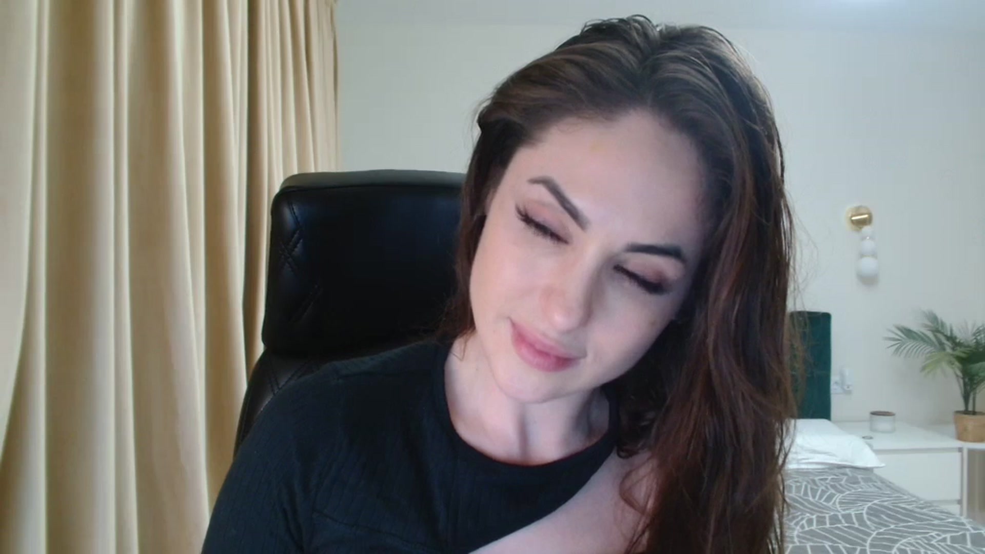 Gallery image thumbnail from DorisDolll's myfreecams stream on, 03/11/2024, 17:23 image 11 of 20