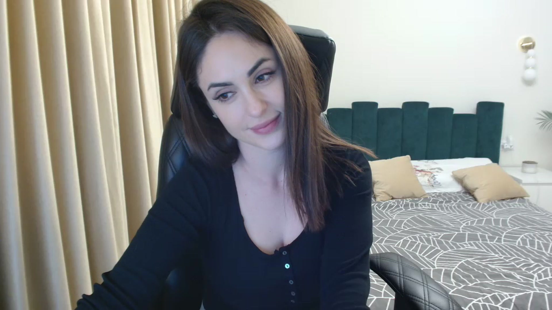 Gallery image thumbnail from DorisDolll's myfreecams stream on, 03/12/2024, 16:46 image 6 of 20