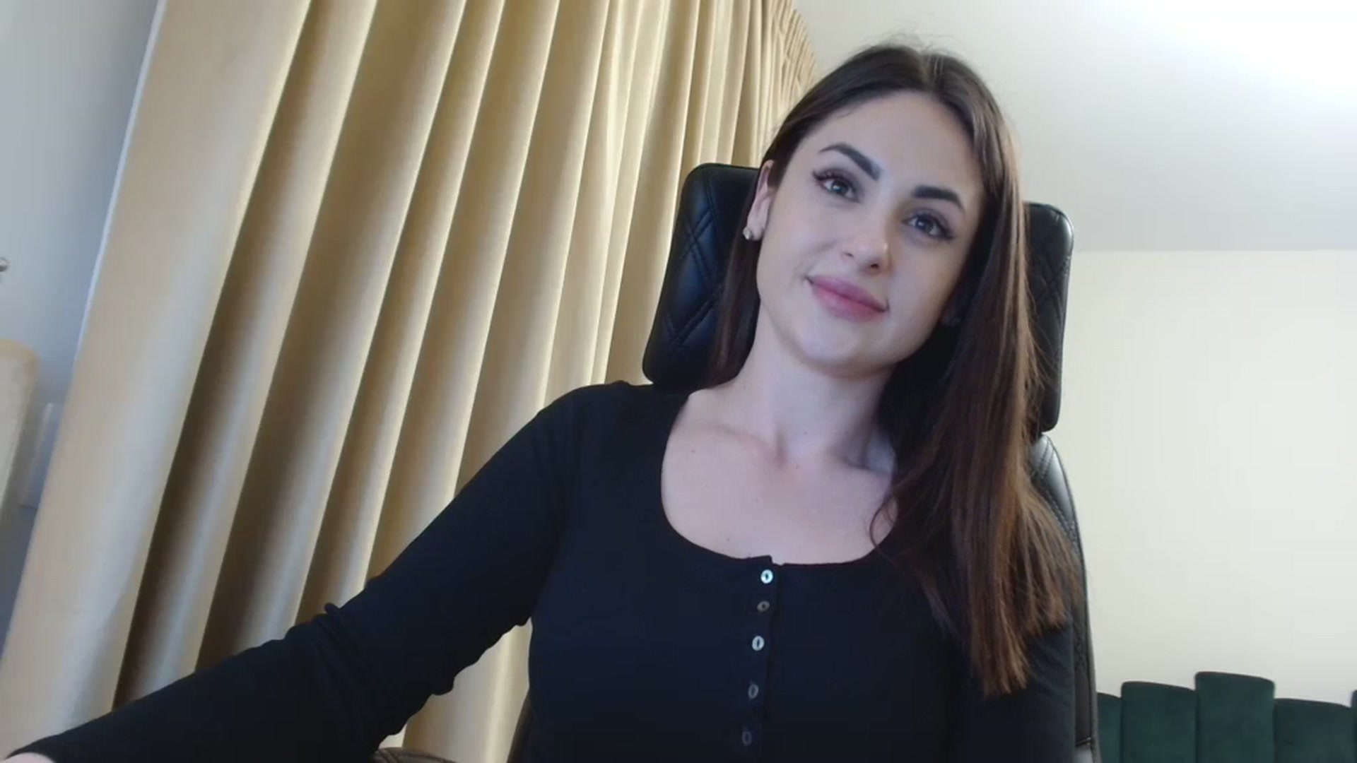 Gallery image thumbnail from DorisDolll's myfreecams stream on, 03/12/2024, 16:46 image 8 of 20