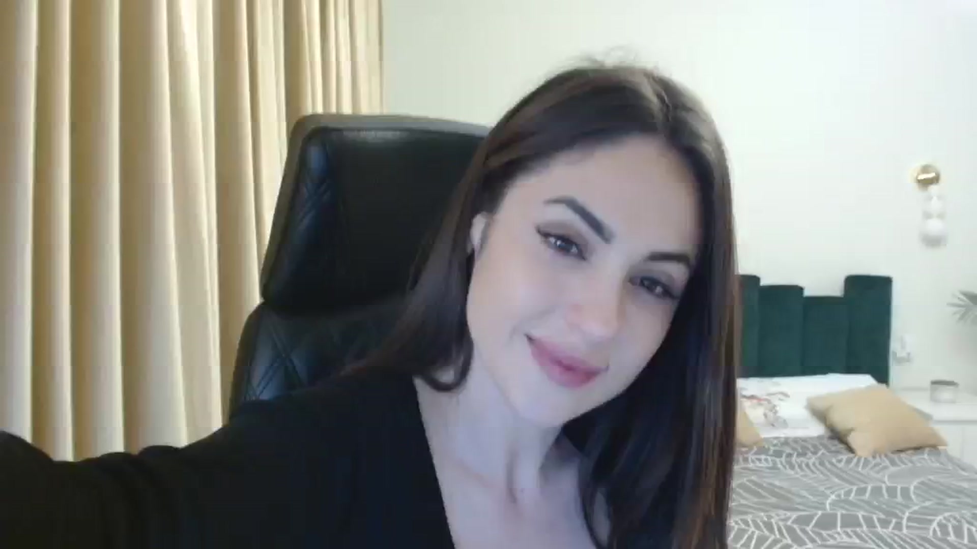 Gallery image thumbnail from DorisDolll's myfreecams stream on, 03/12/2024, 16:46 image 11 of 20