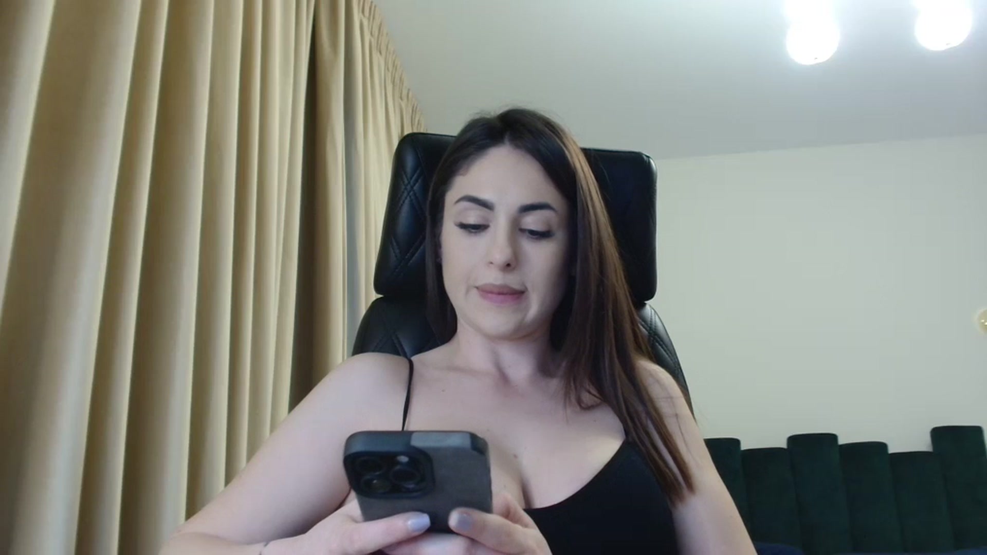 Gallery image thumbnail from DorisDolll's myfreecams stream on, 03/13/2024, 08:38 image 20 of 20